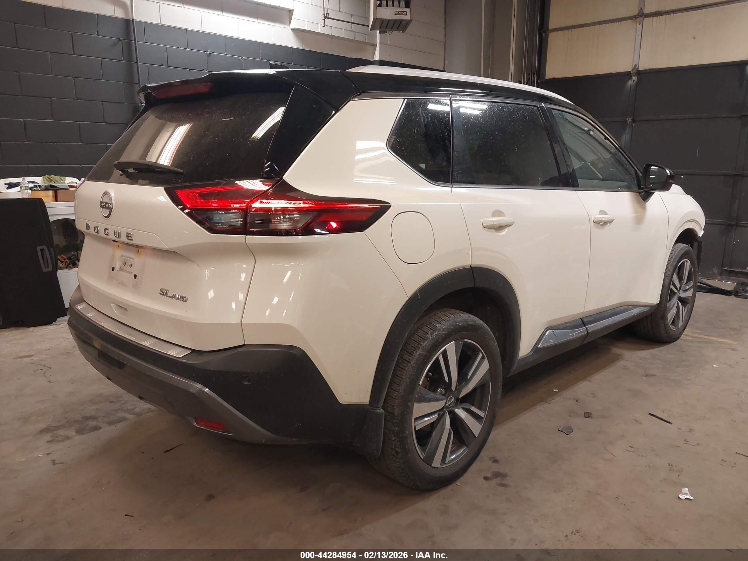NISSAN ROGUE image 4