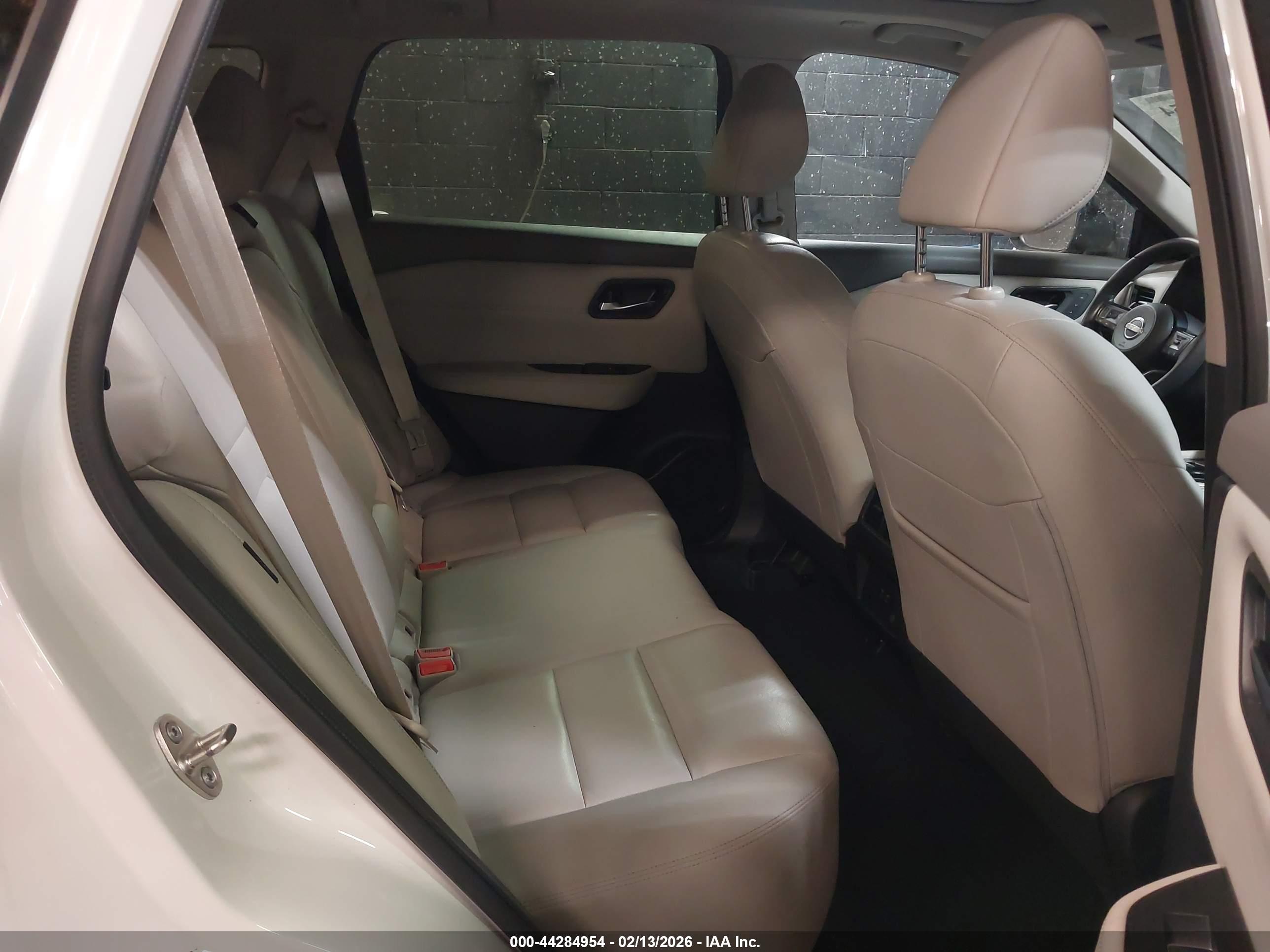 NISSAN ROGUE image 8
