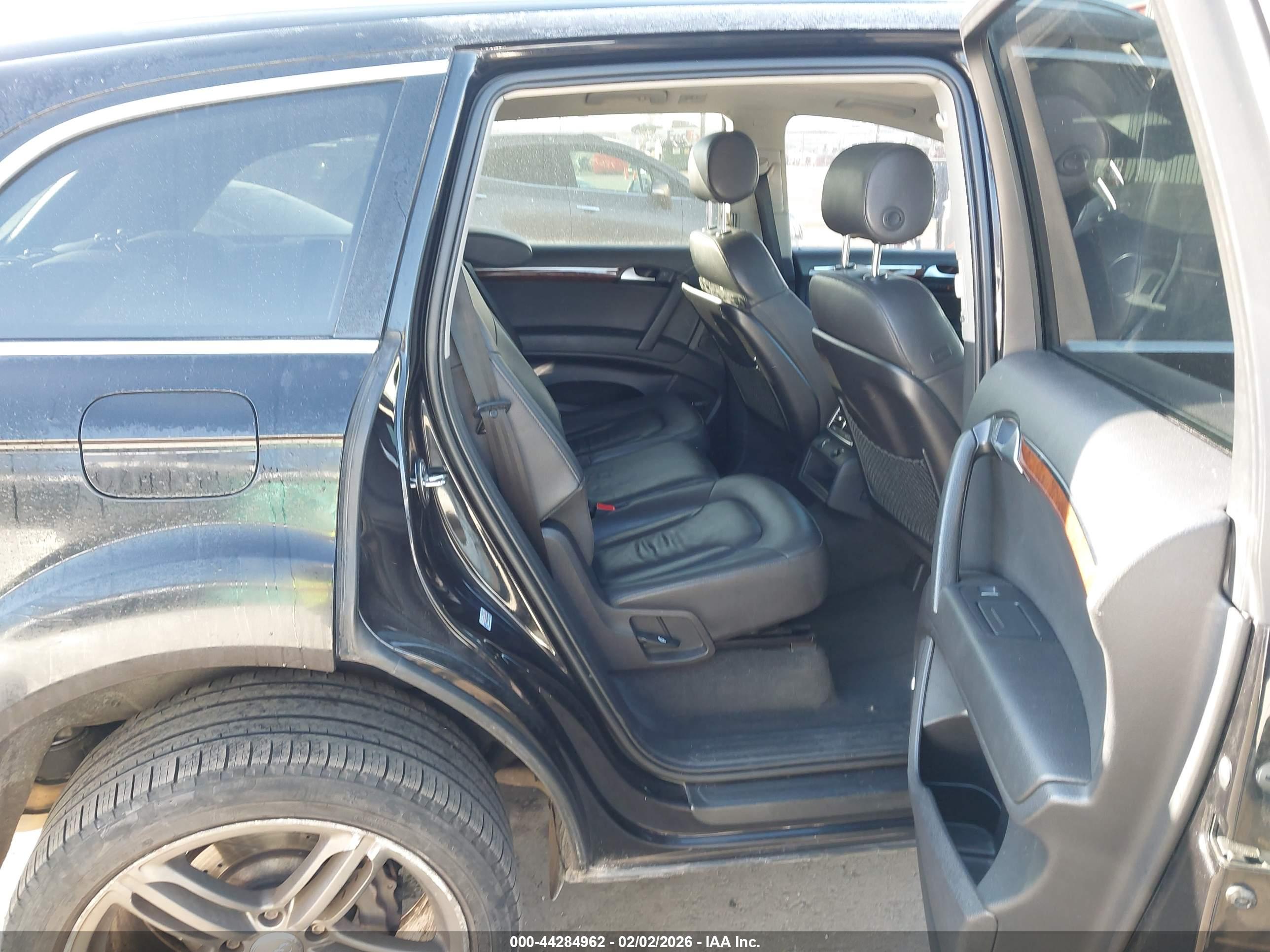 AUDI Q7 image 8