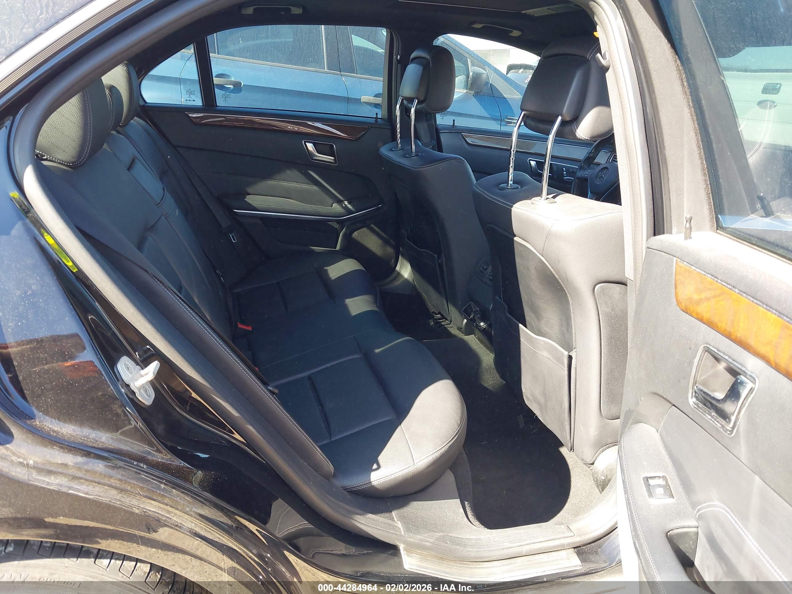 MERCEDES-BENZ E image 8