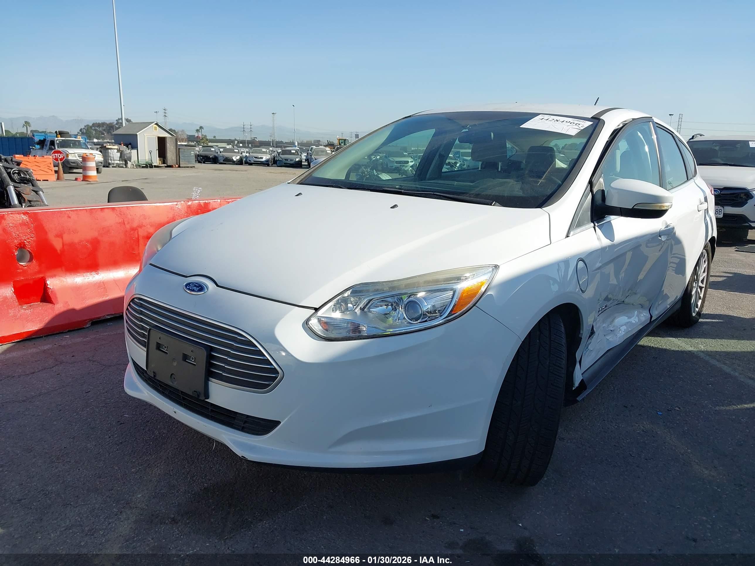 FORD FOCUS image 2