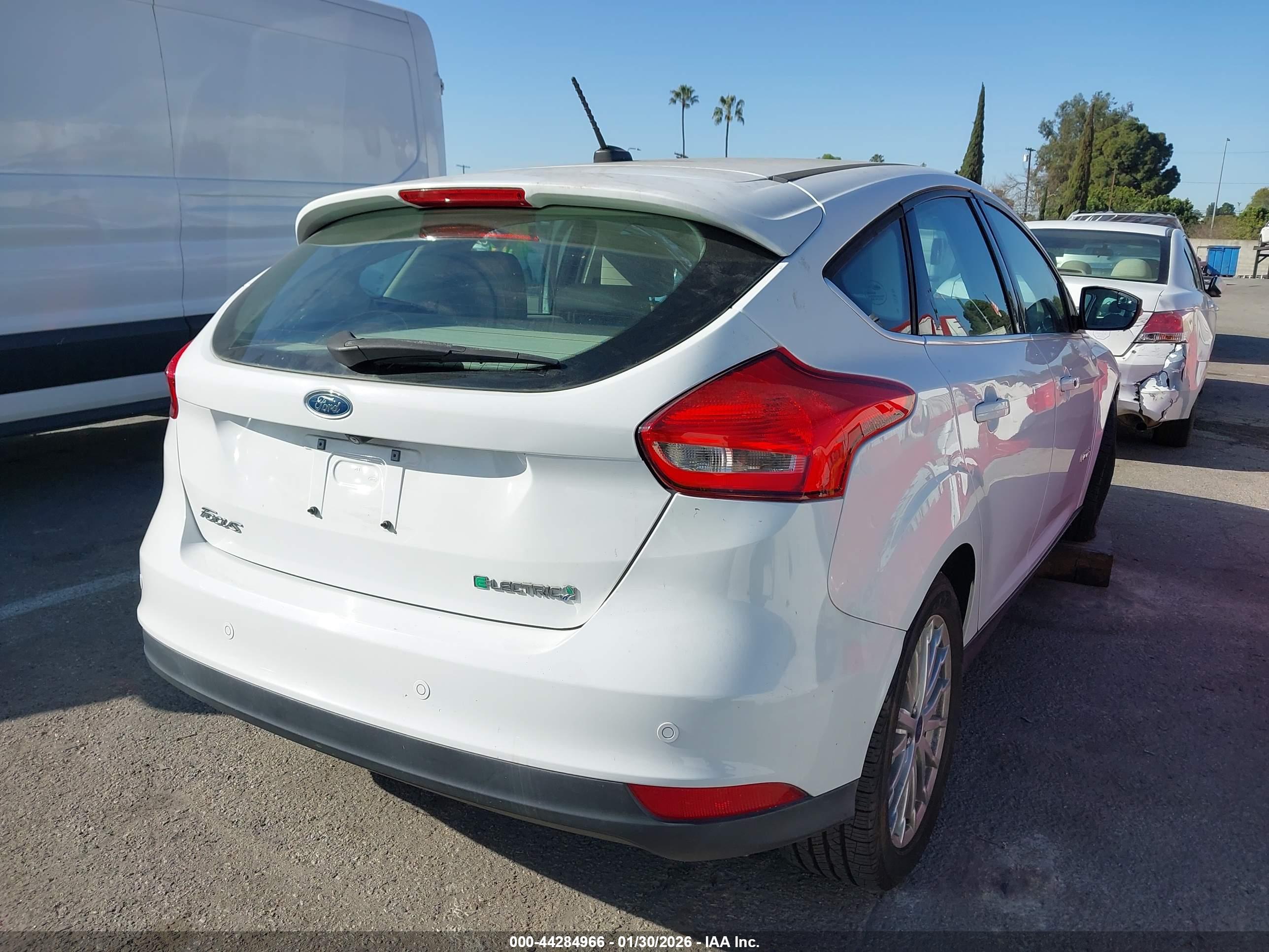 FORD FOCUS image 4