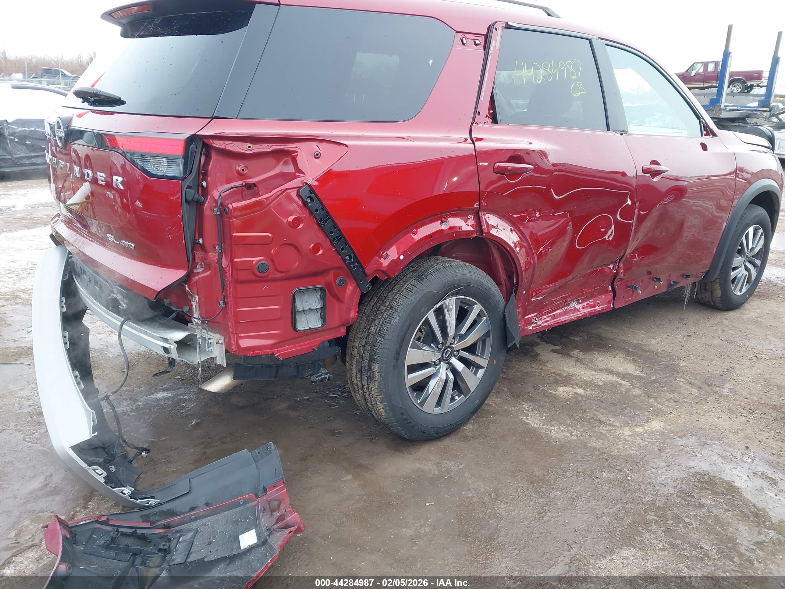 NISSAN PATHFINDER image 6