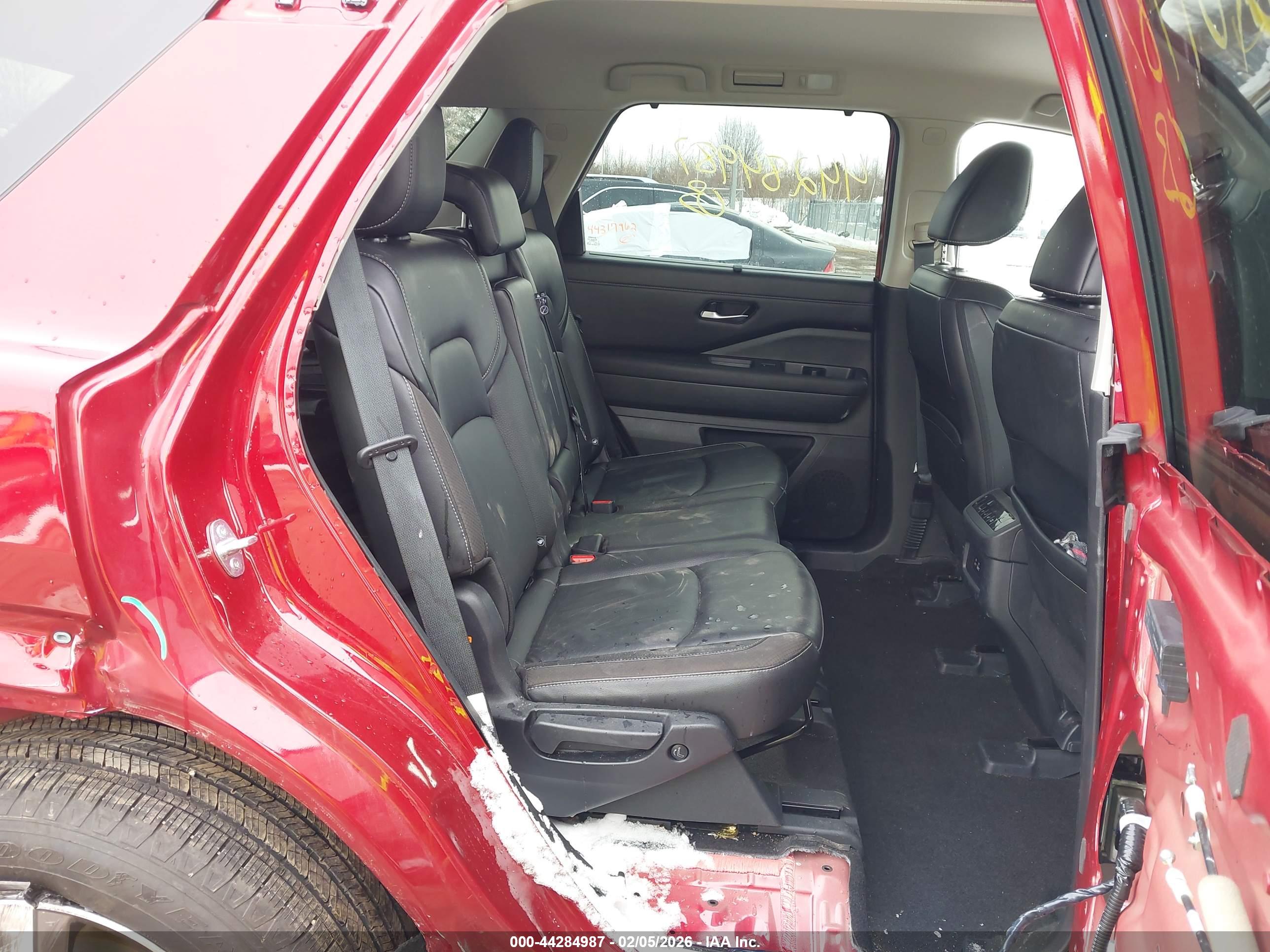 NISSAN PATHFINDER image 8