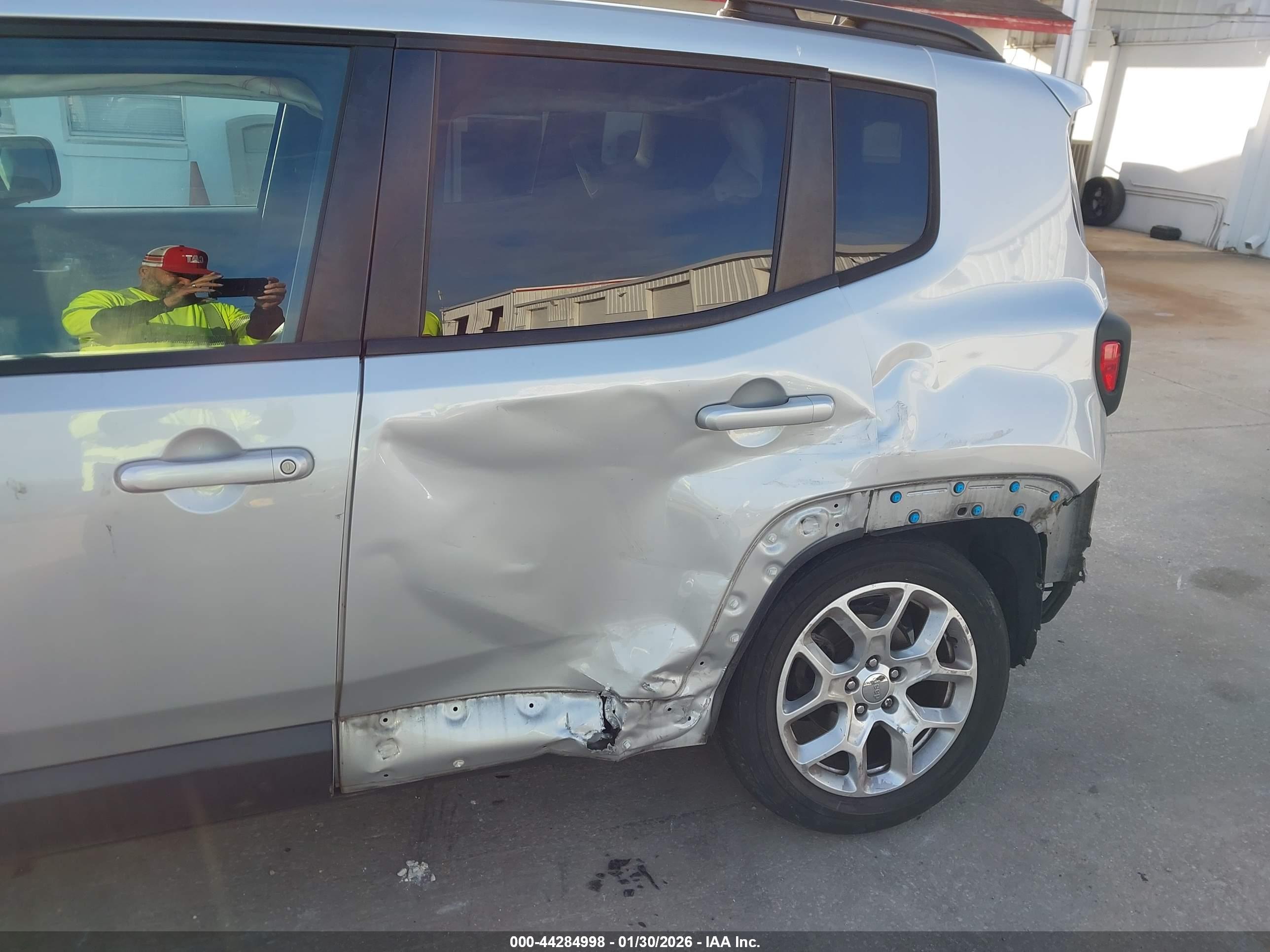 JEEP RENEGADE image 6