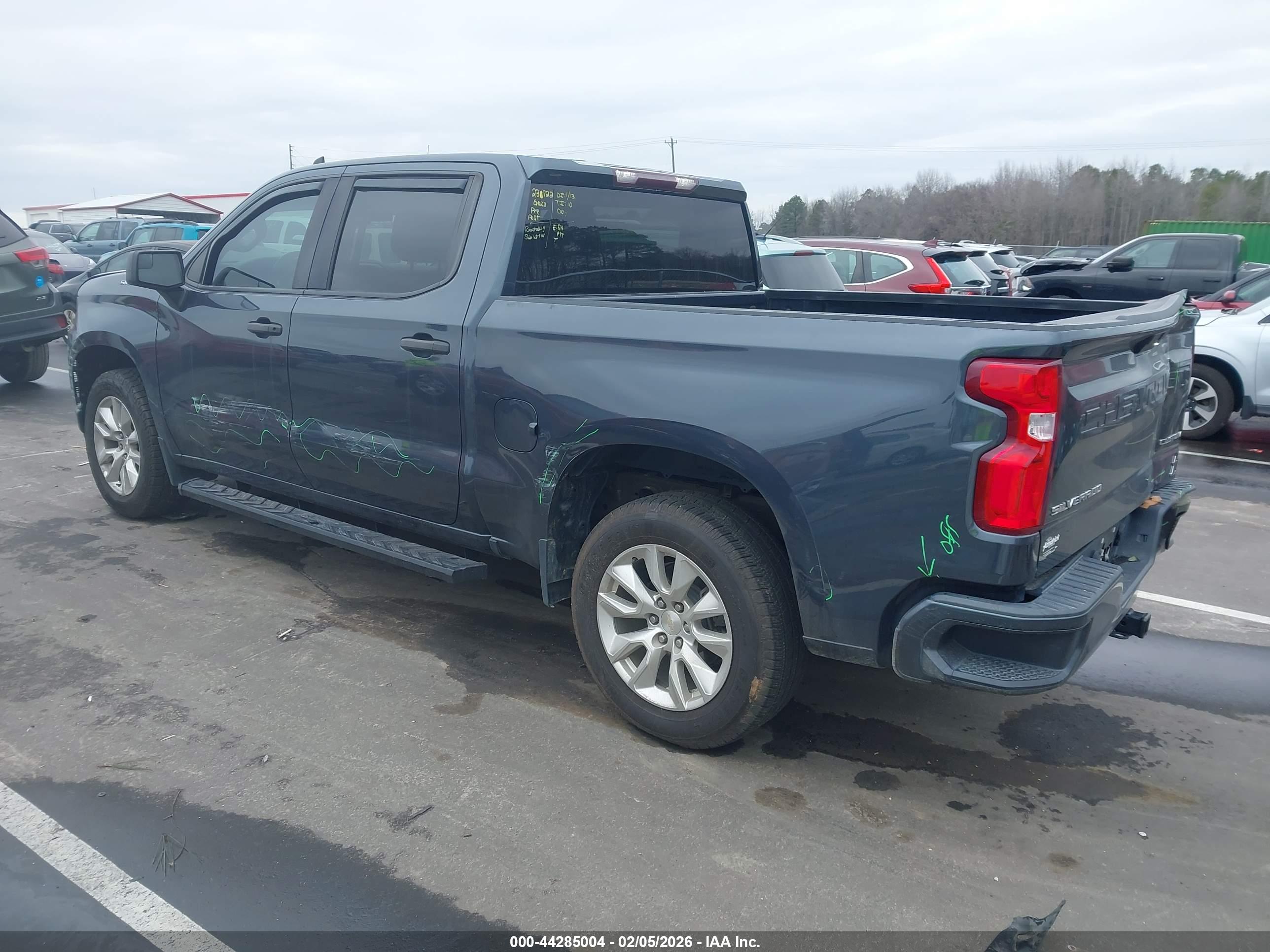 CHEVROLET SILVERADO image 3