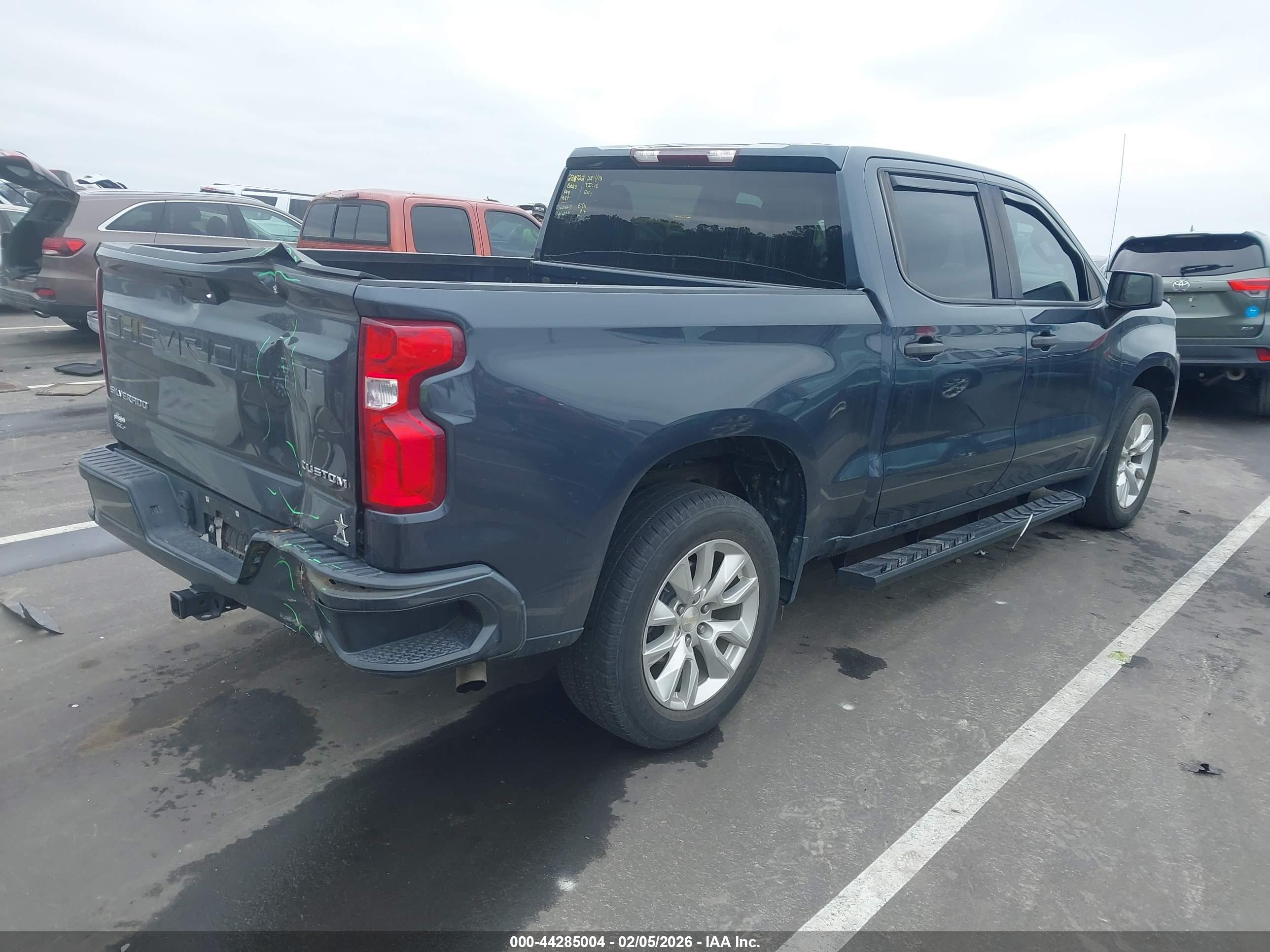 CHEVROLET SILVERADO image 4