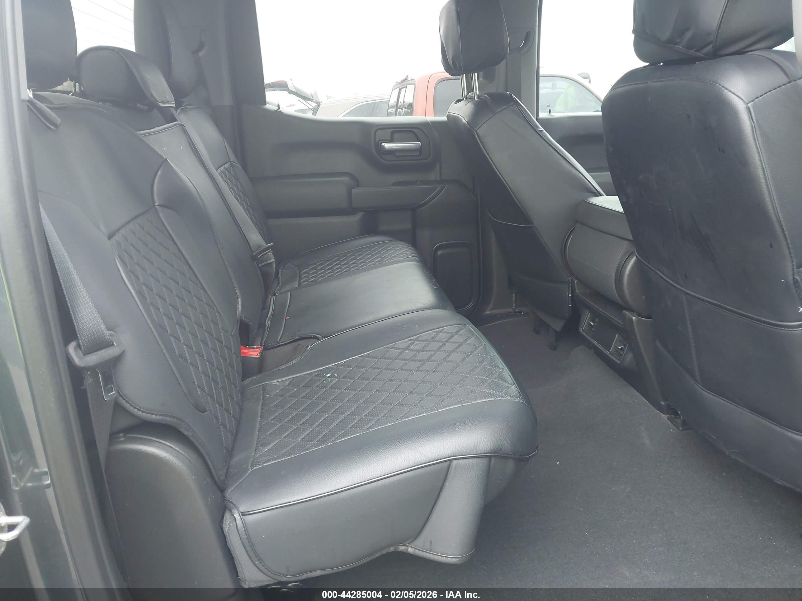 CHEVROLET SILVERADO image 8