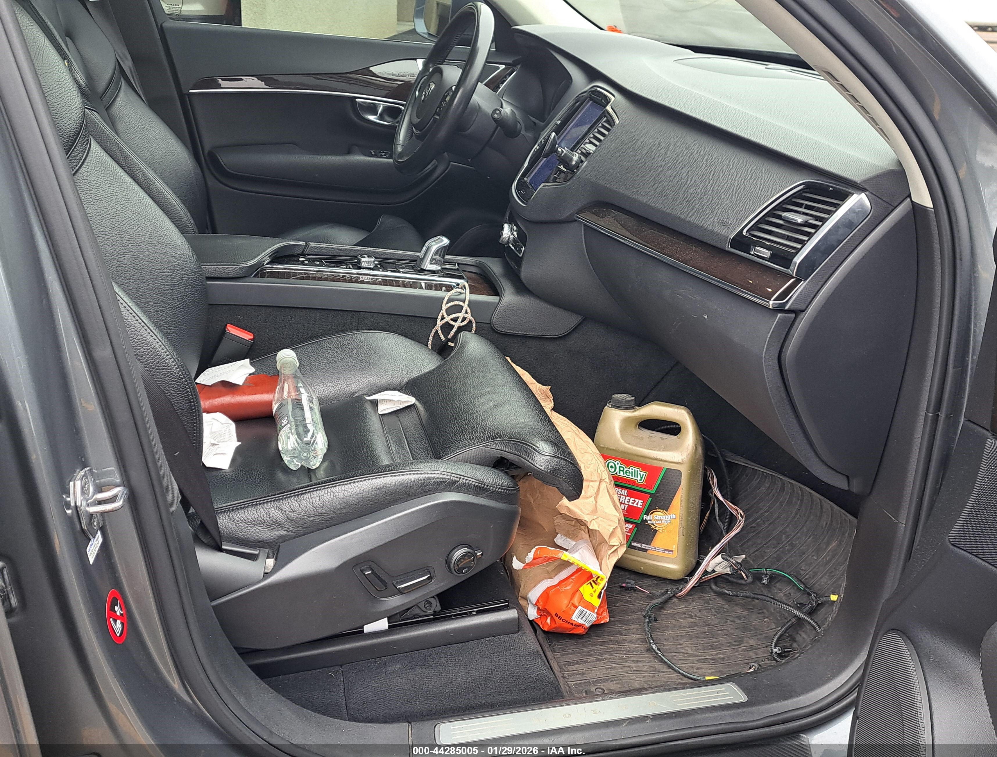 VOLVO XC90 image 5