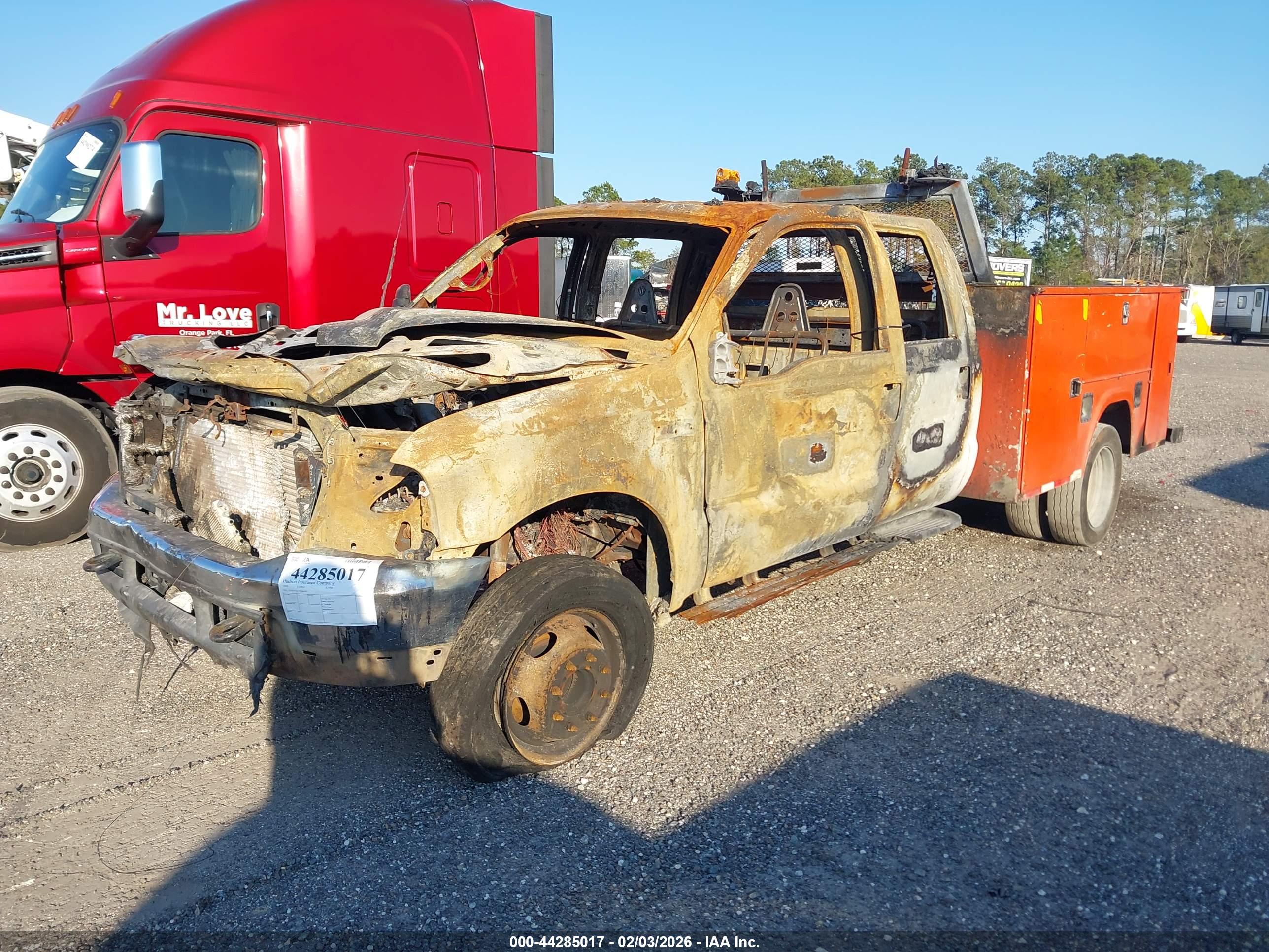 FORD F-550 image 2