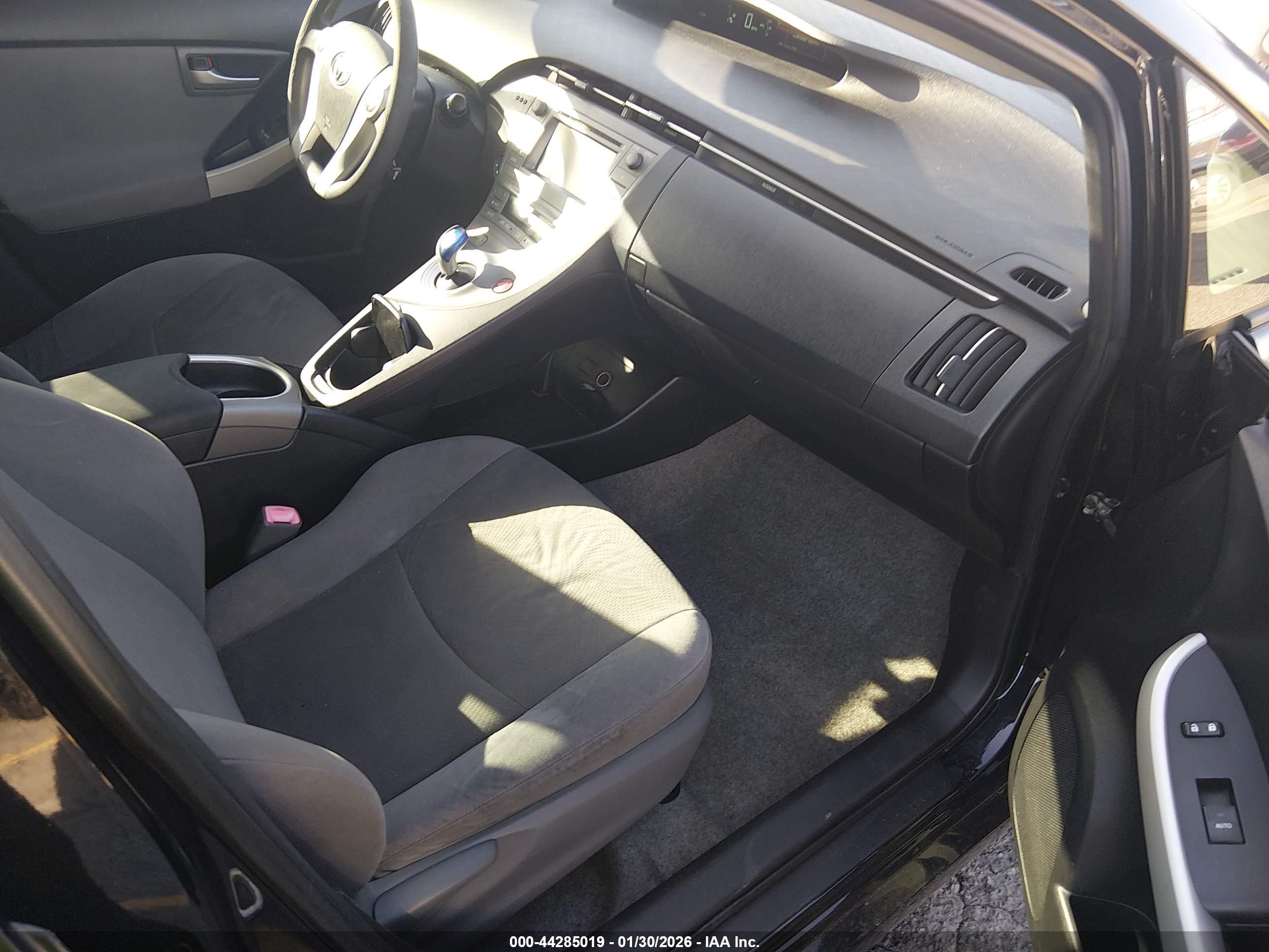 TOYOTA PRIUS image 5