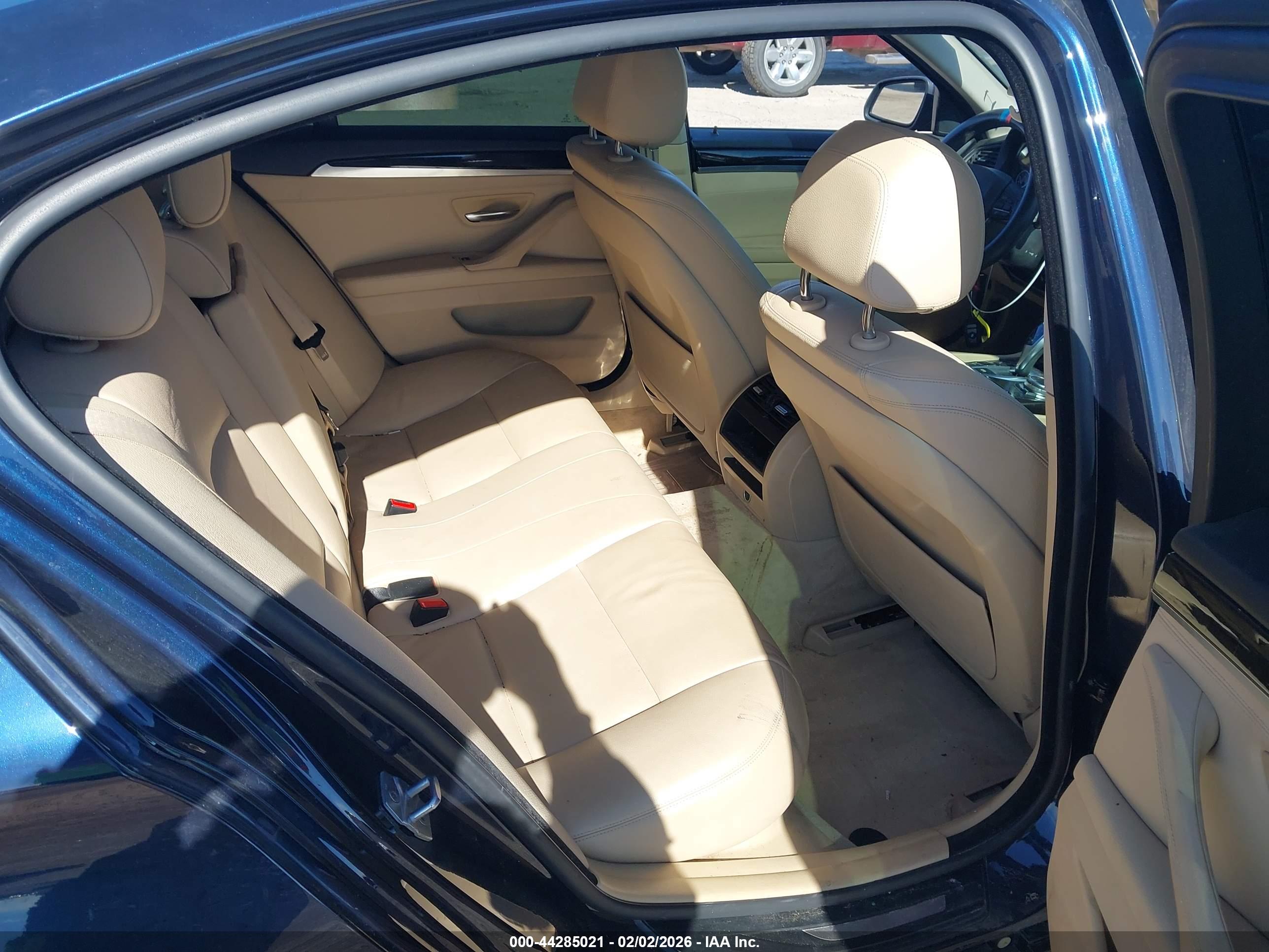 BMW 528I image 8