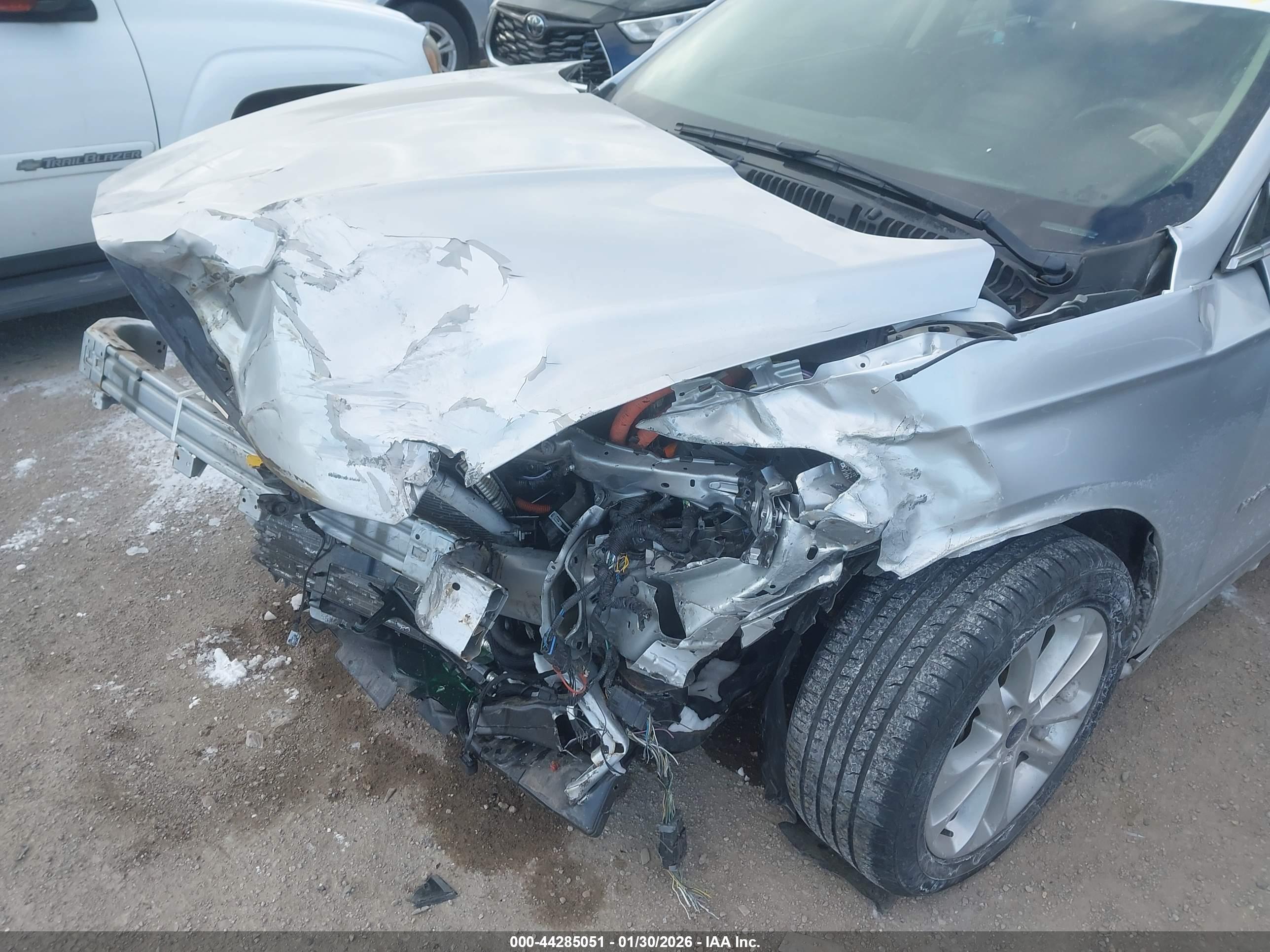 FORD FUSION image 6