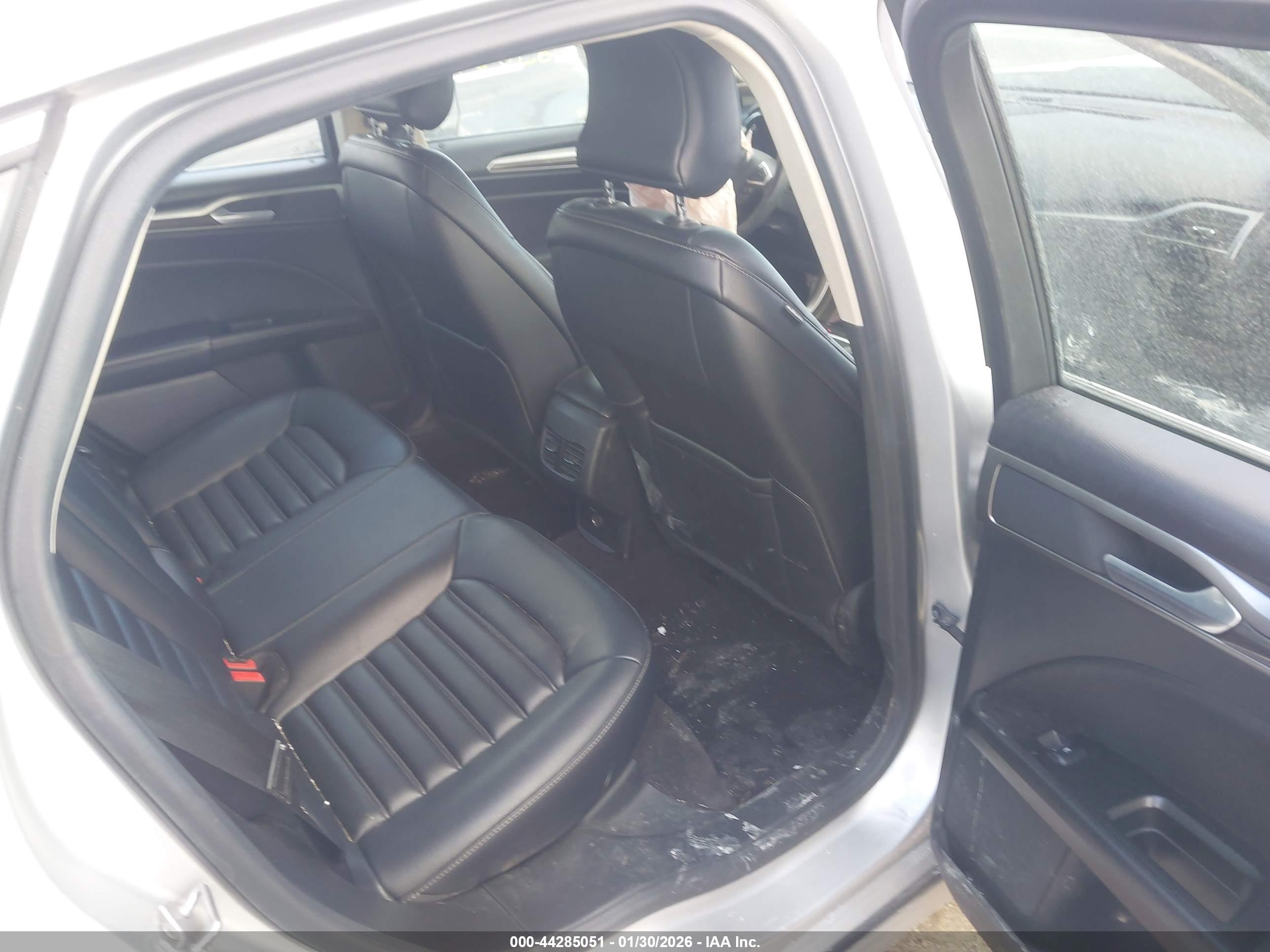 FORD FUSION image 8