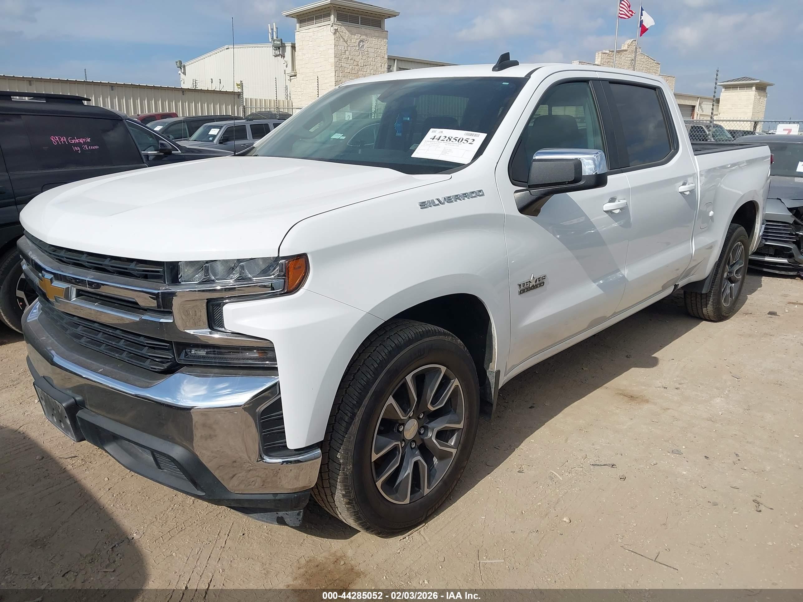 CHEVROLET SILVERADO image 2