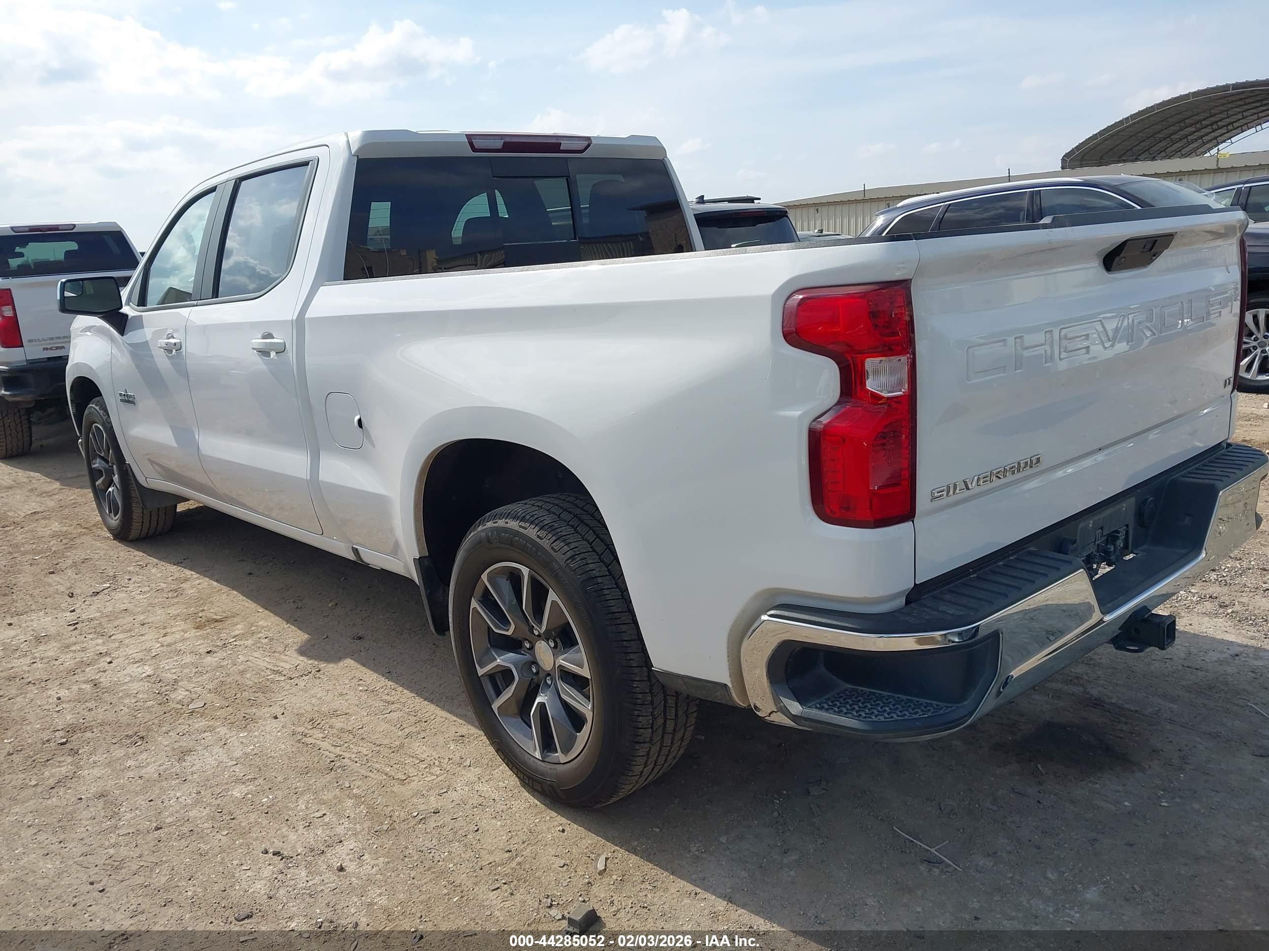 CHEVROLET SILVERADO image 3