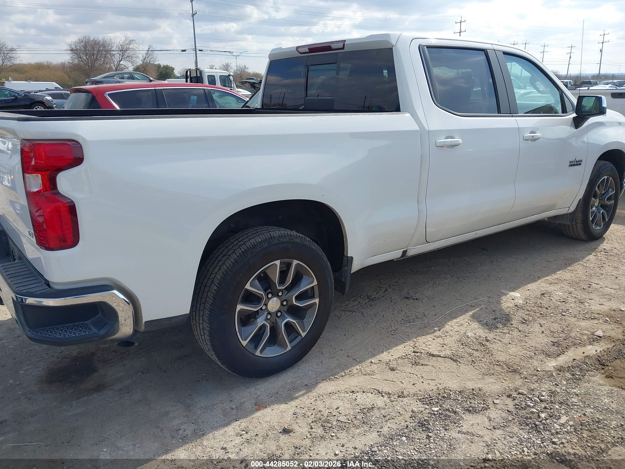 CHEVROLET SILVERADO image 4