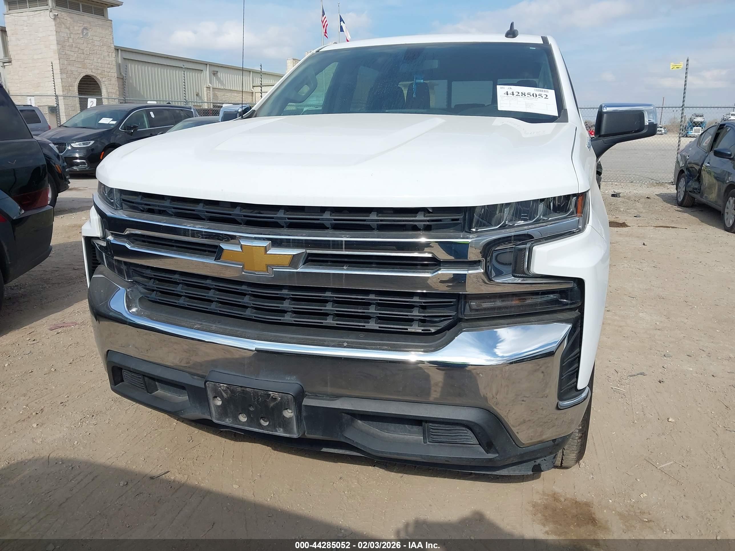 CHEVROLET SILVERADO image 6