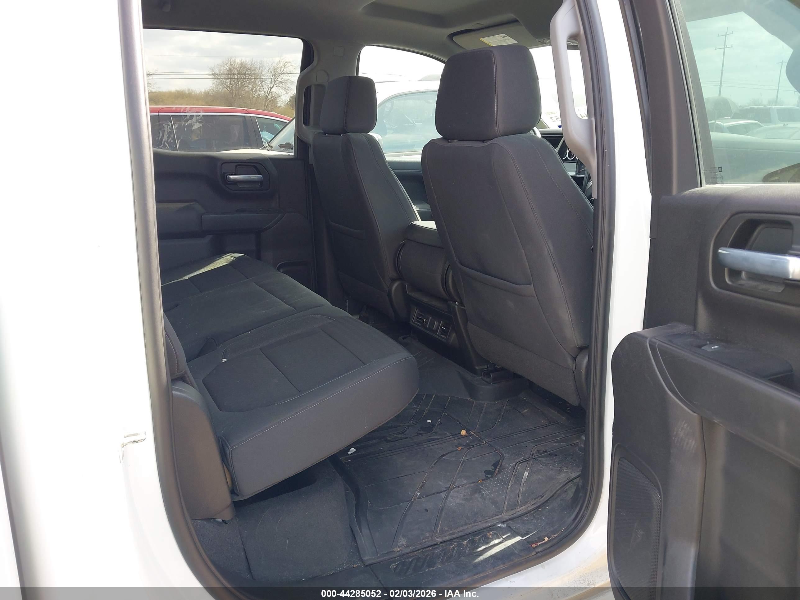 CHEVROLET SILVERADO image 8