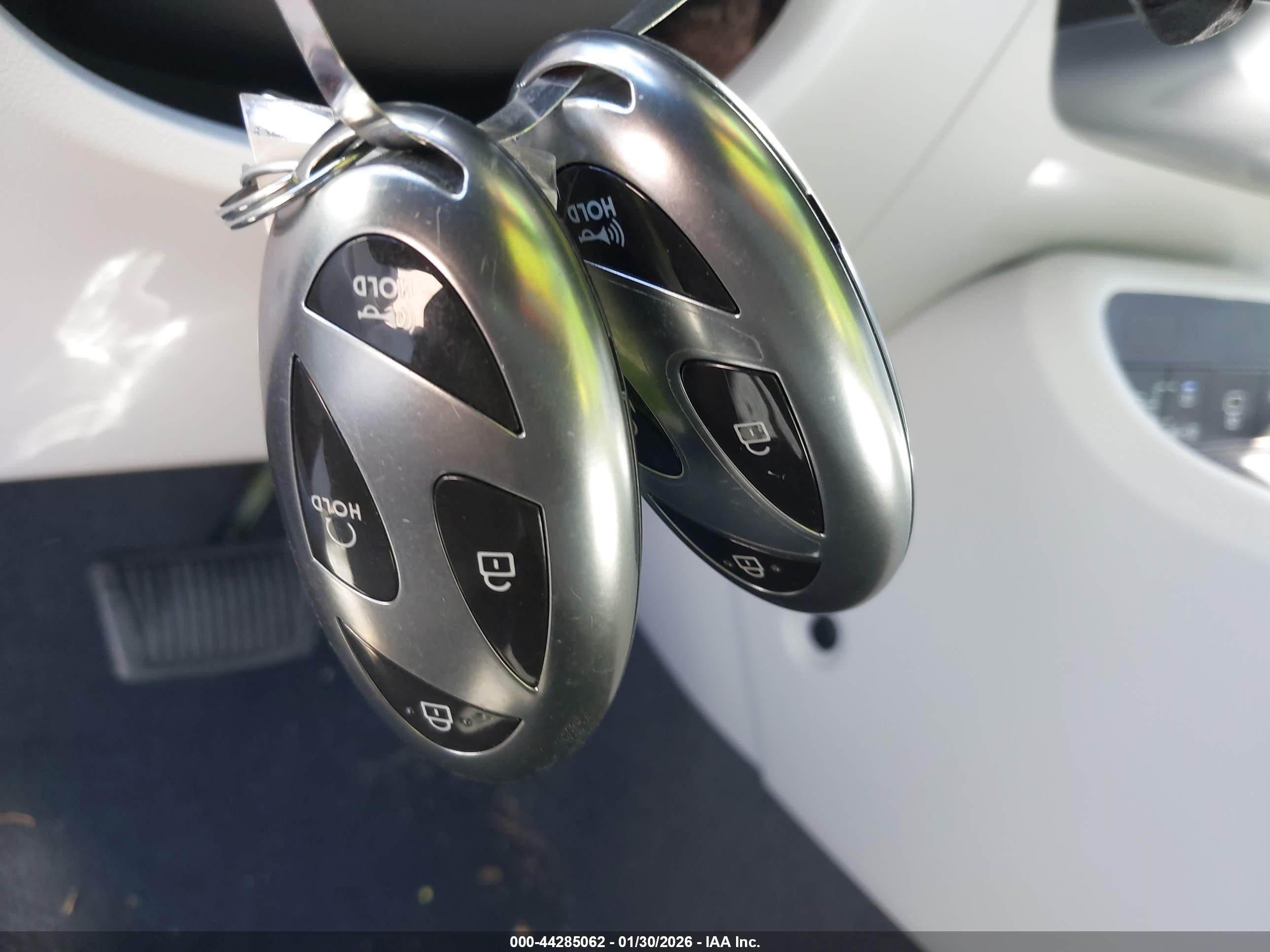 HYUNDAI KONA image 11