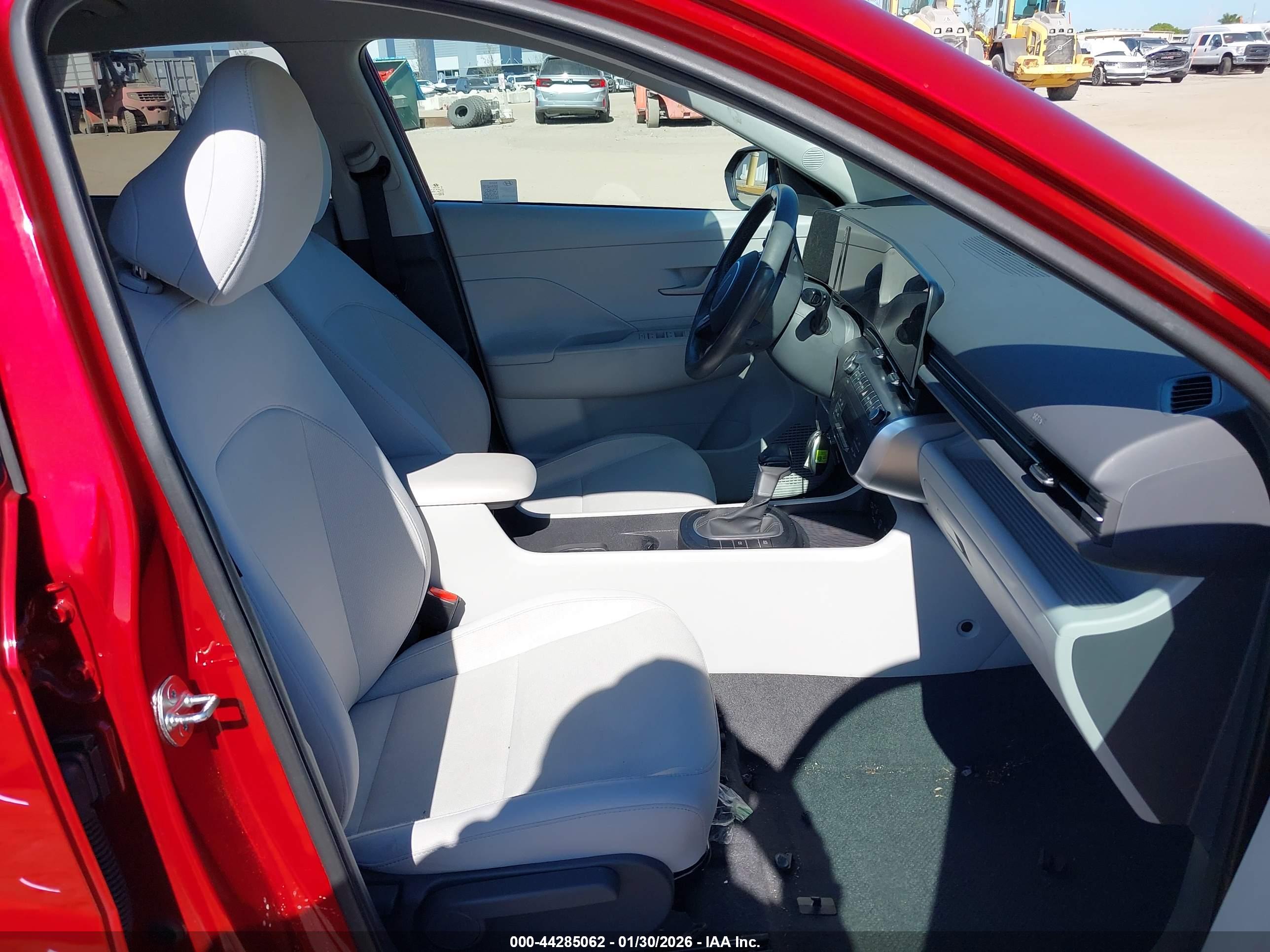 HYUNDAI KONA image 5