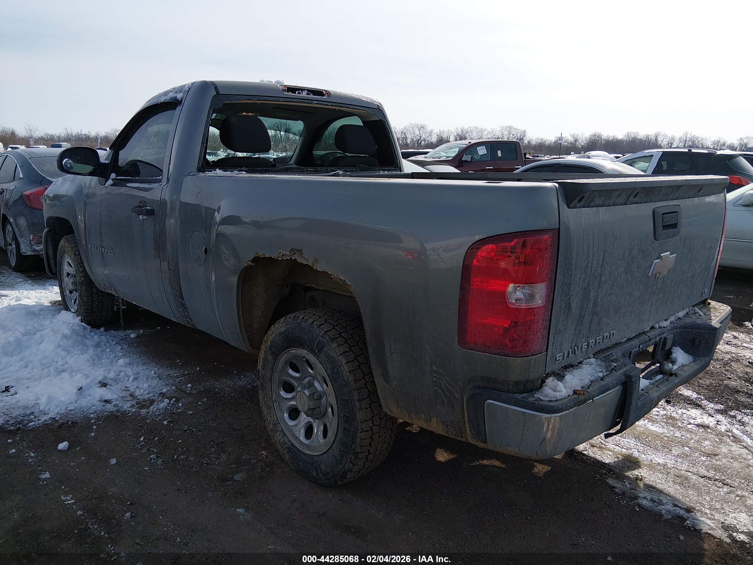 CHEVROLET SILVERADO image 3