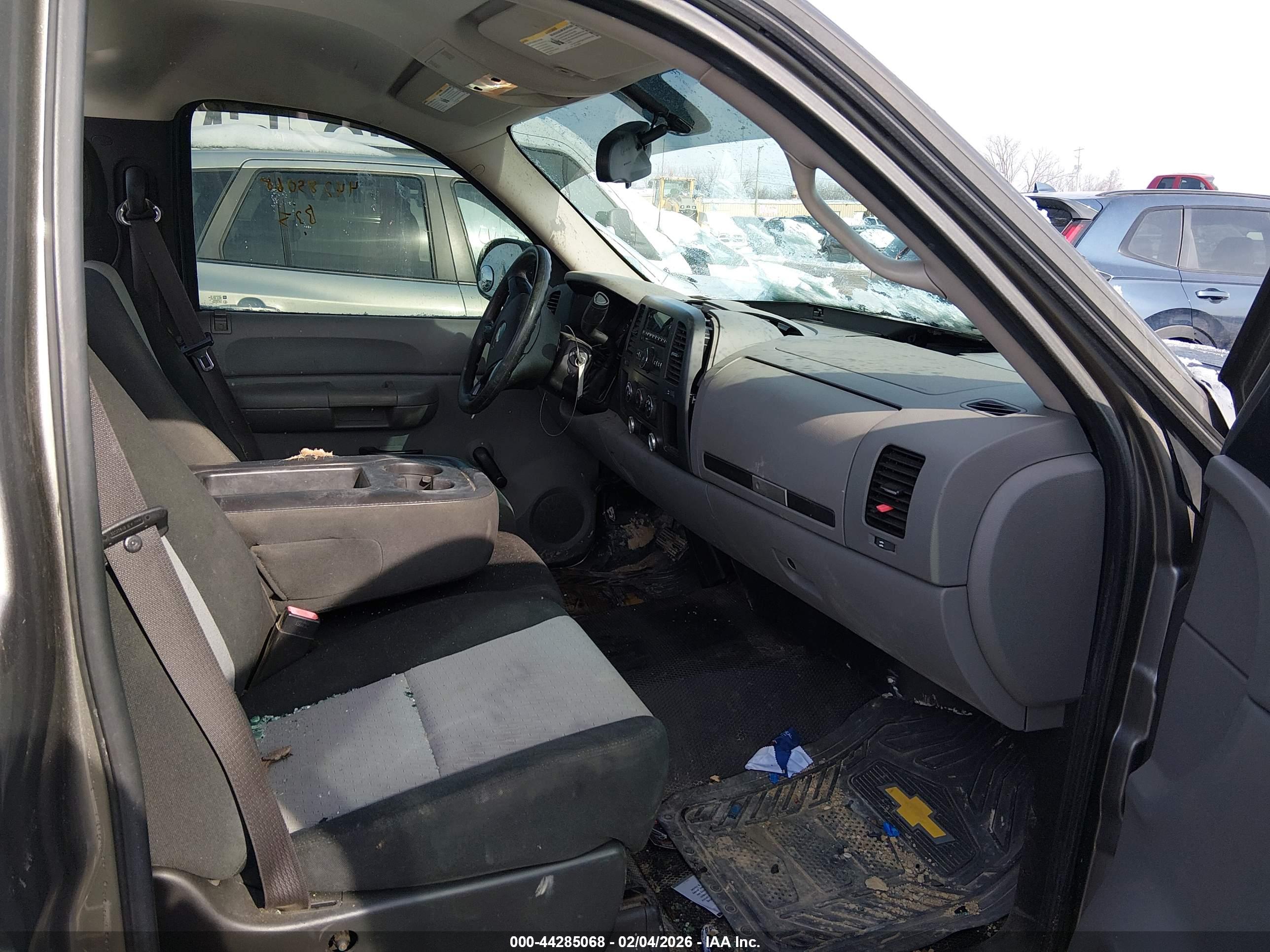 CHEVROLET SILVERADO image 5