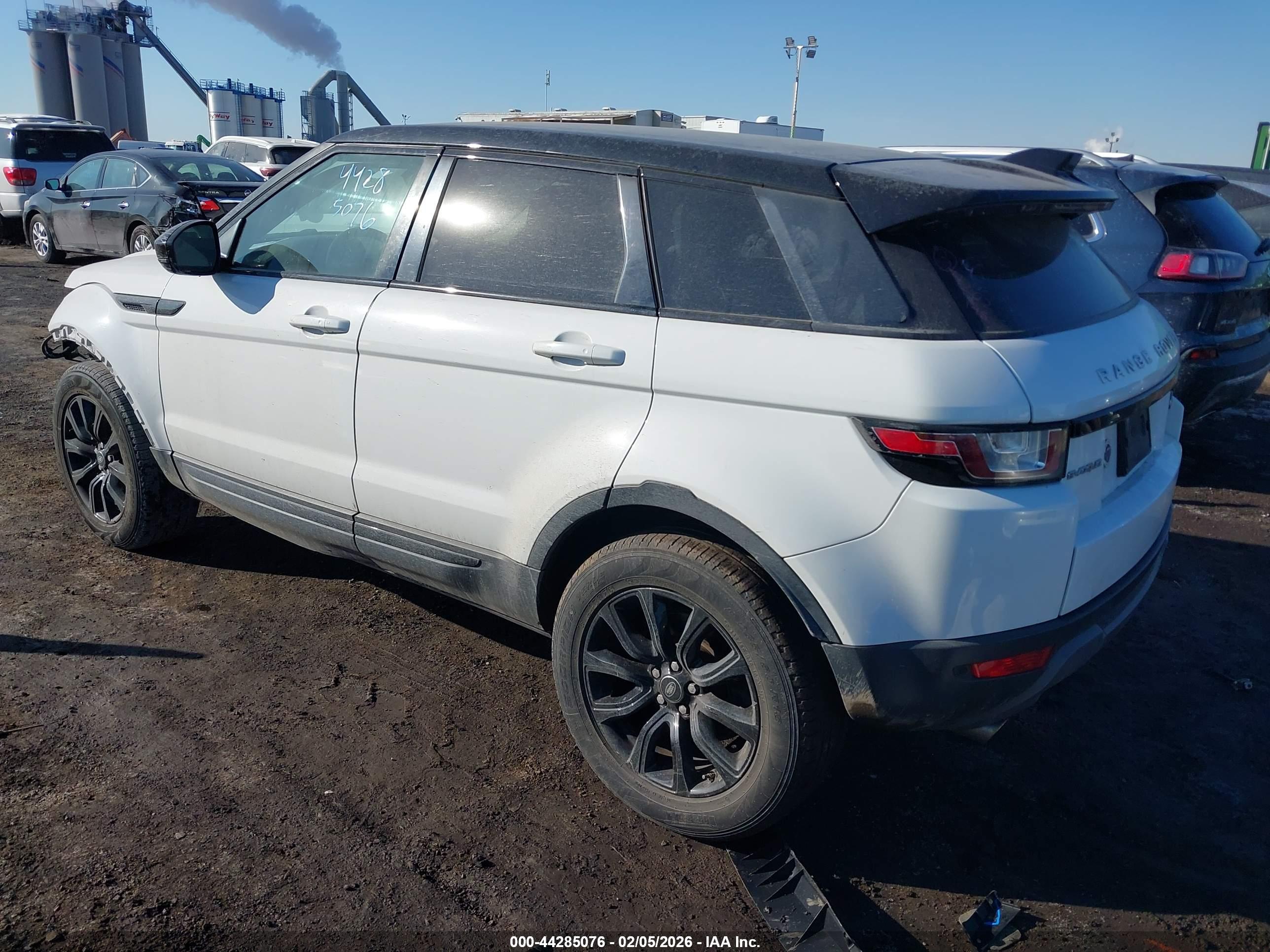 LAND ROVER image 3