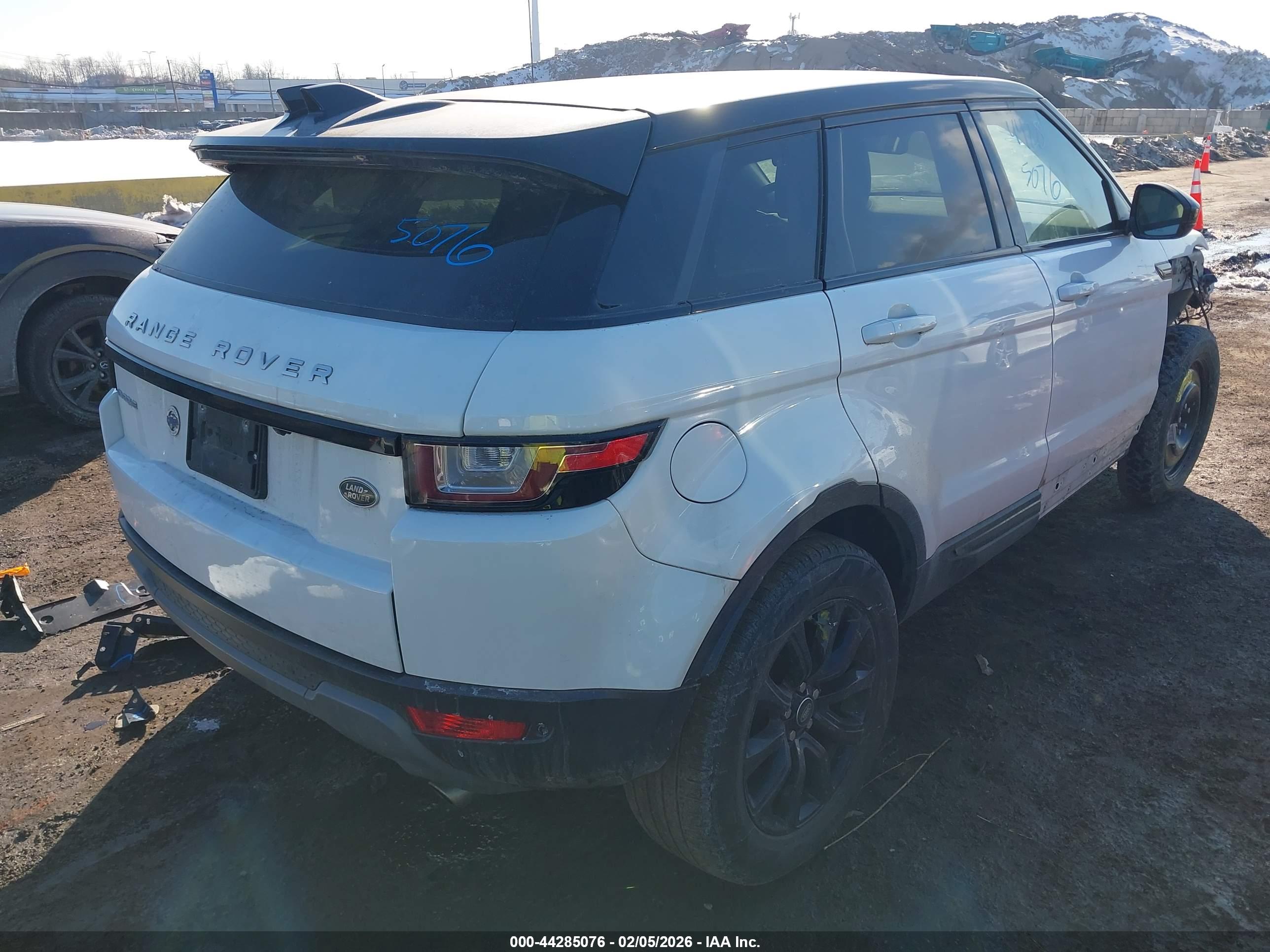 LAND ROVER image 4
