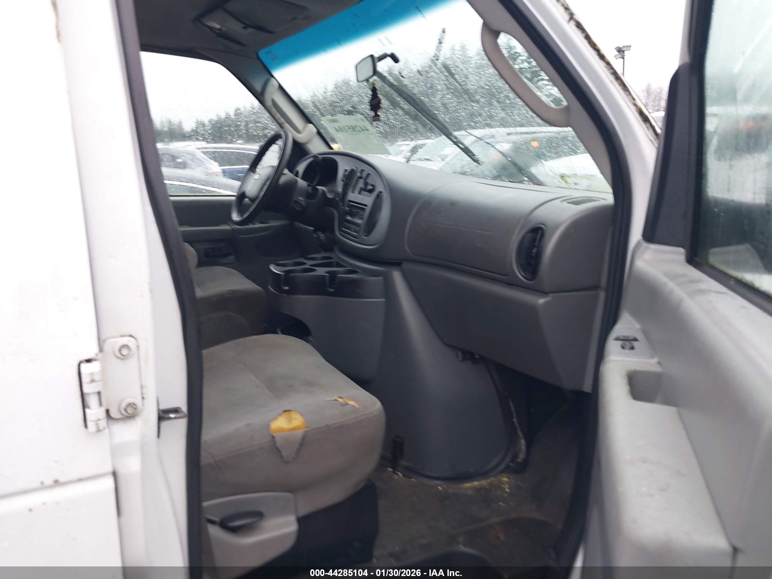 FORD E-250 image 5