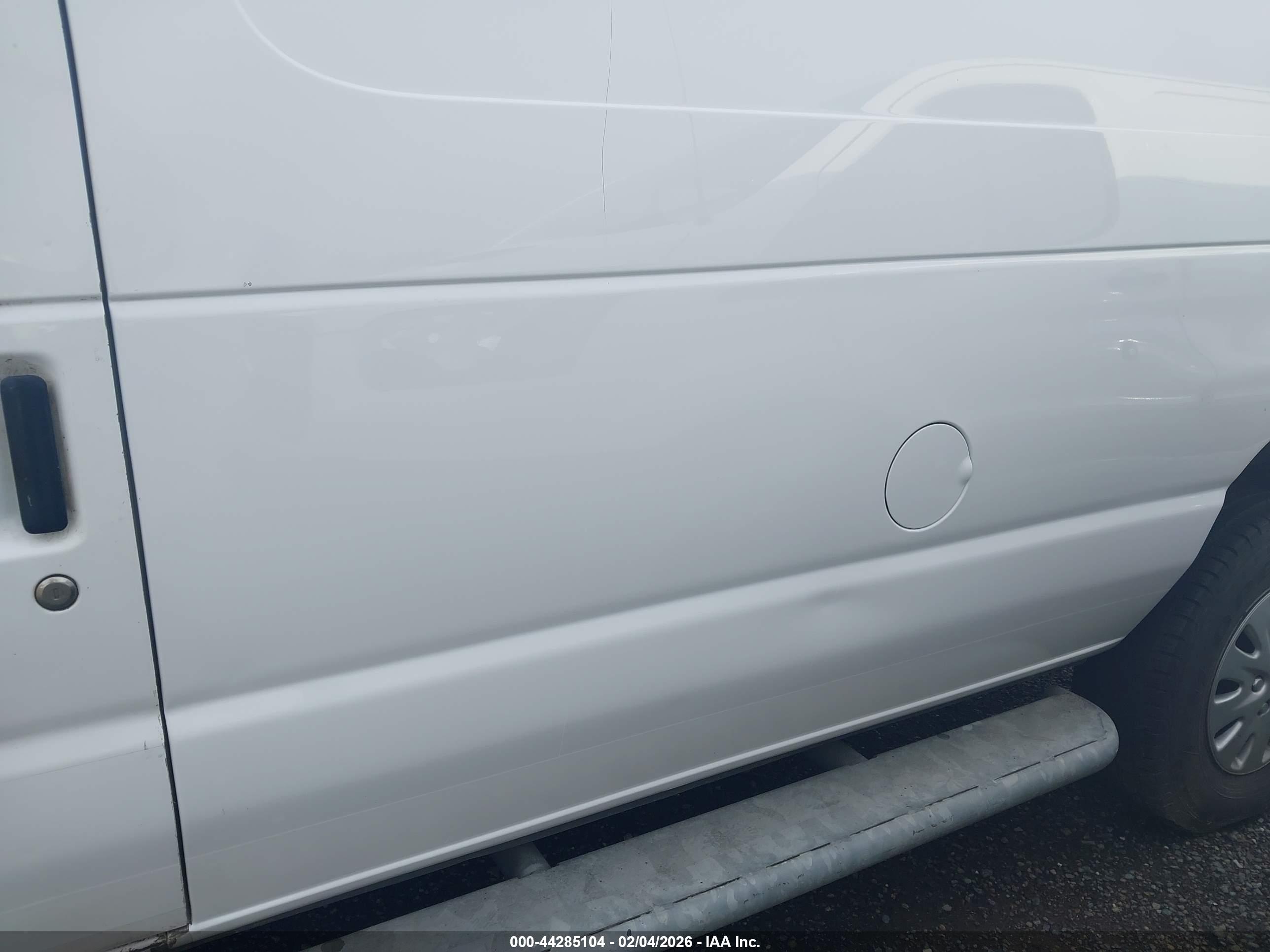 FORD E-250 image 6