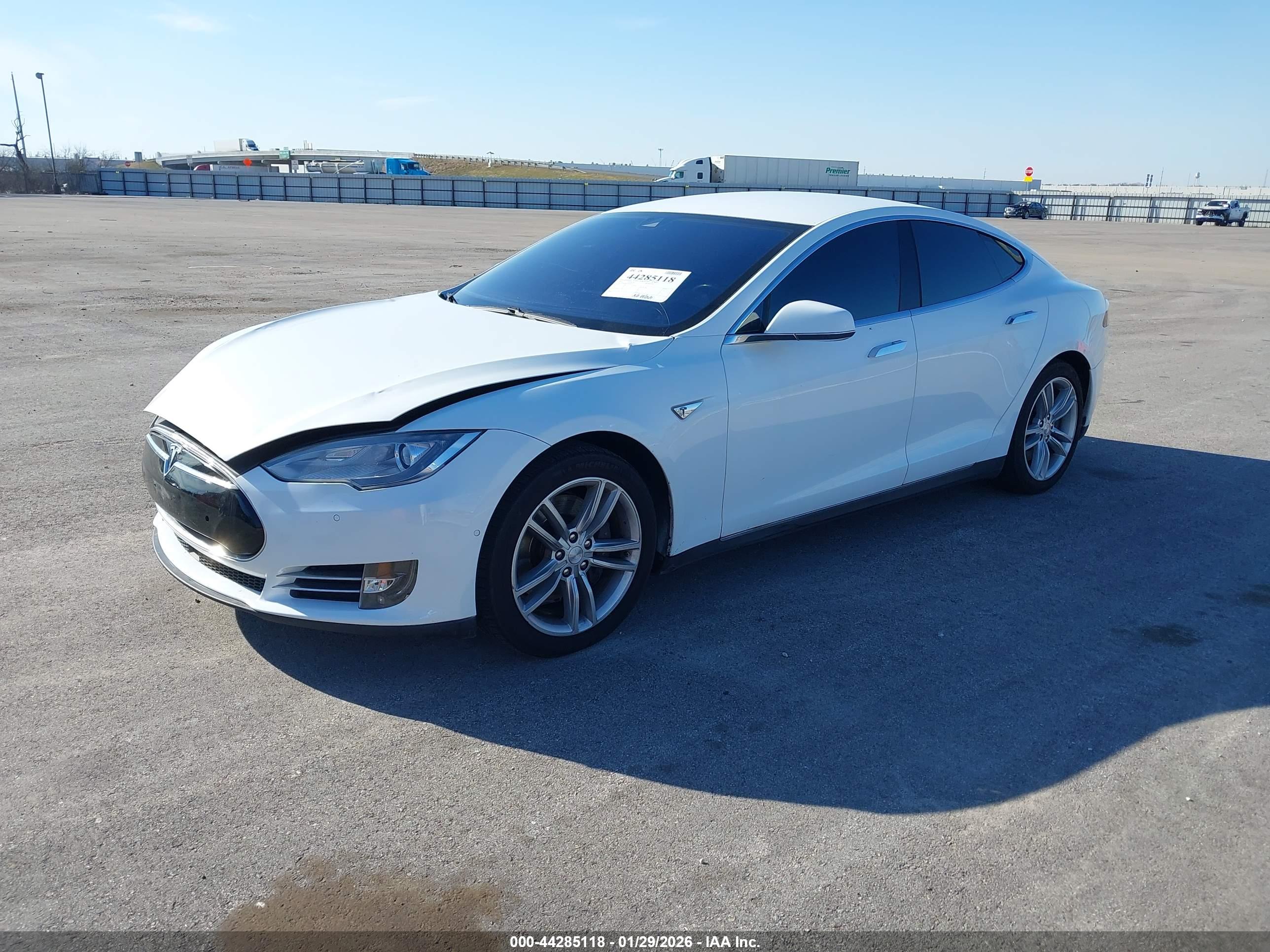 TESLA MODEL image 2