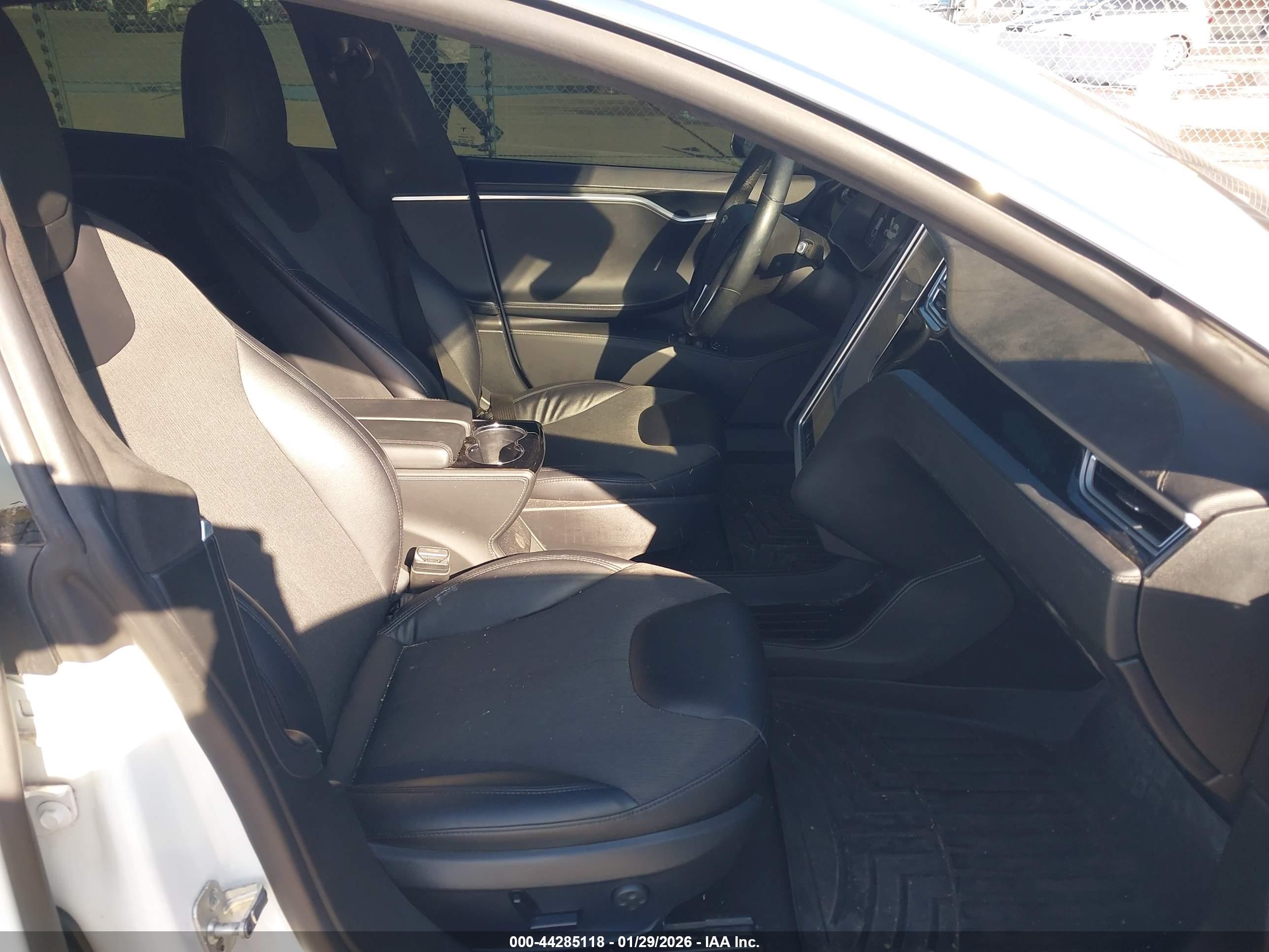 TESLA MODEL image 5