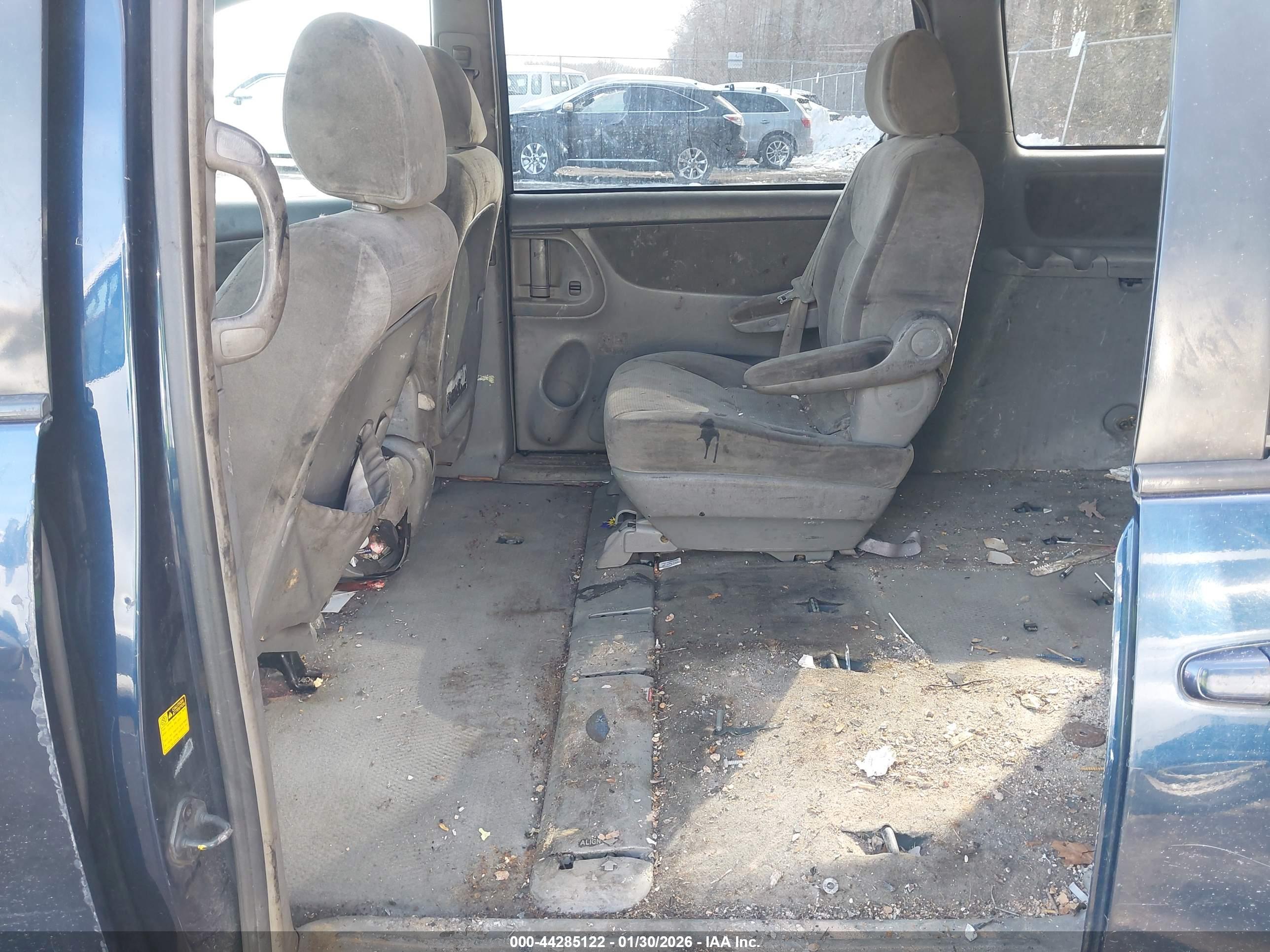 TOYOTA SIENNA image 8