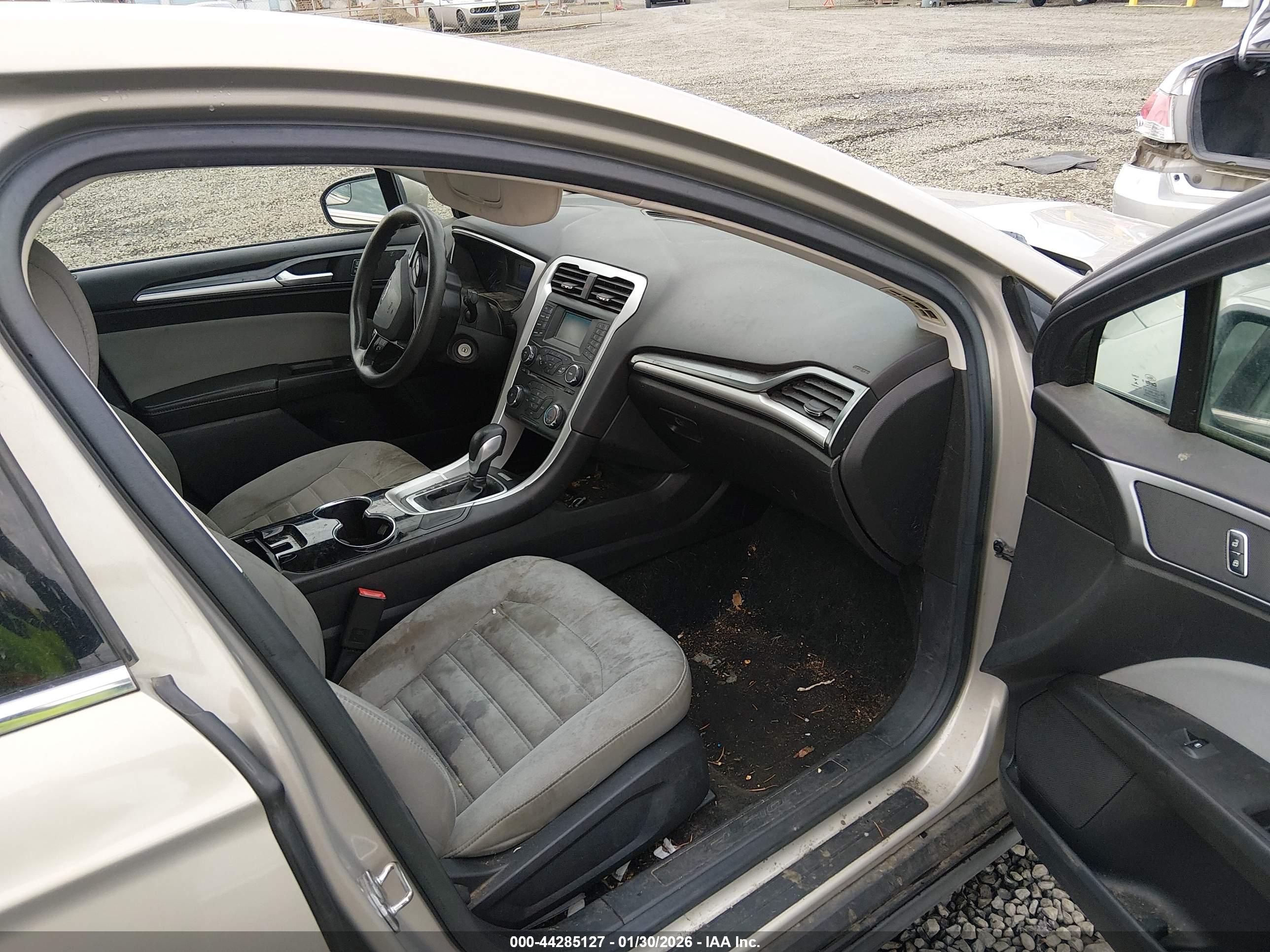 FORD FUSION image 5