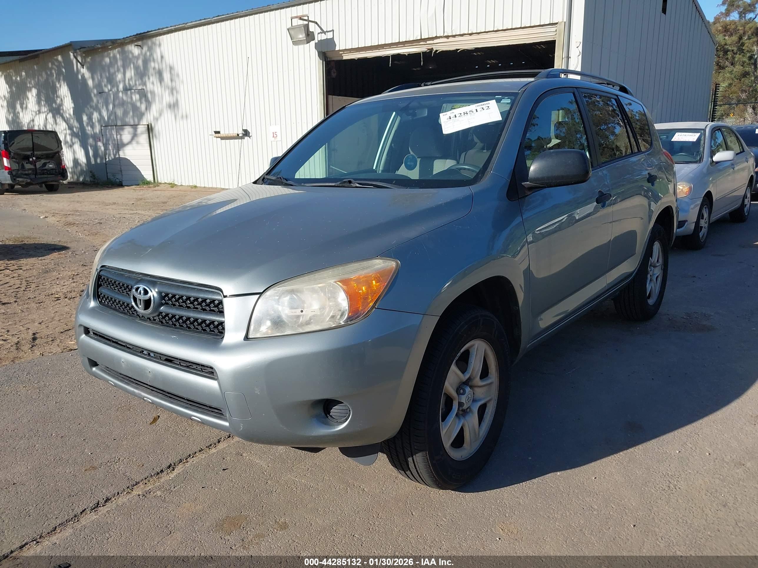 TOYOTA RAV4 image 2