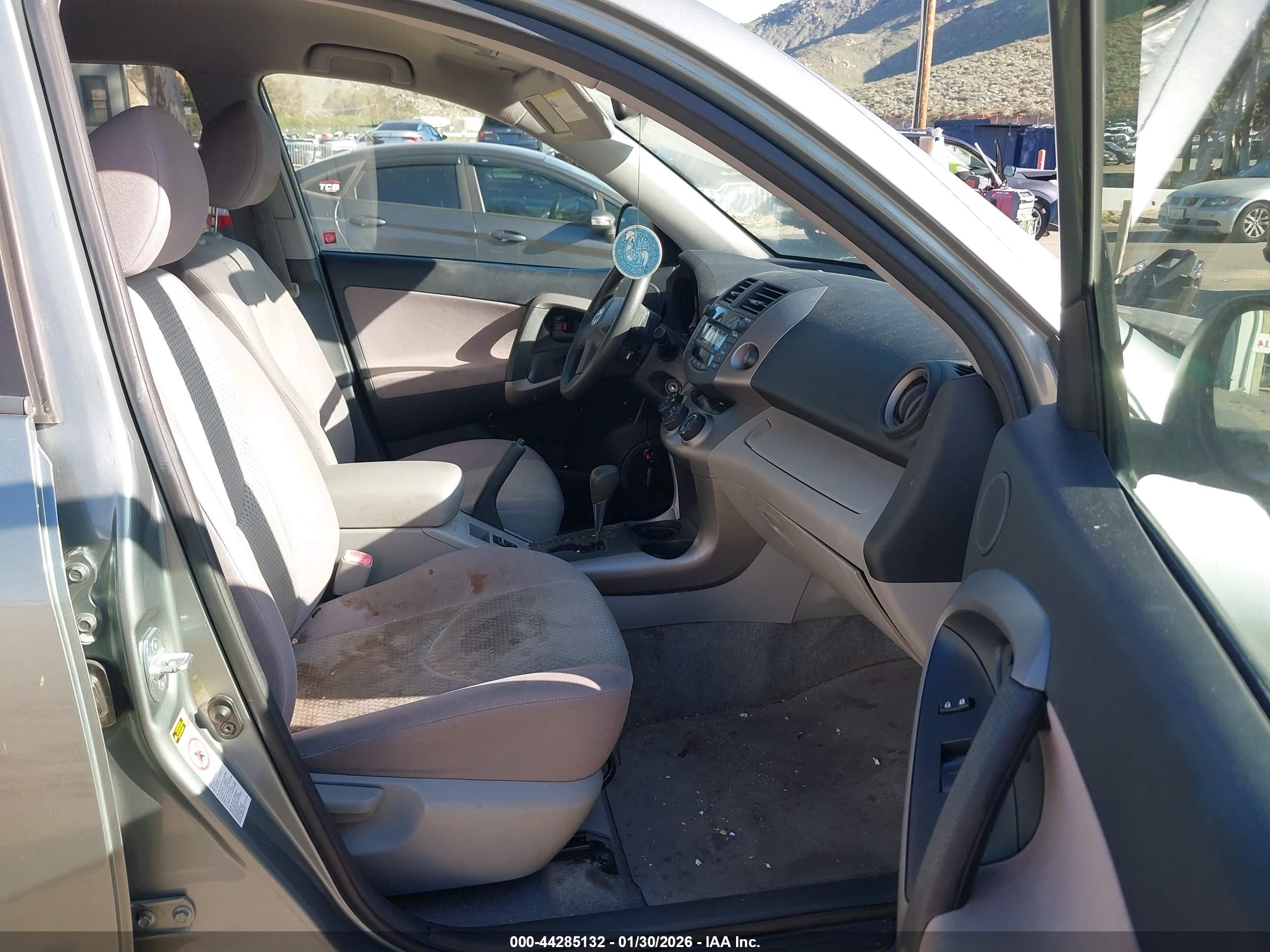 TOYOTA RAV4 image 5