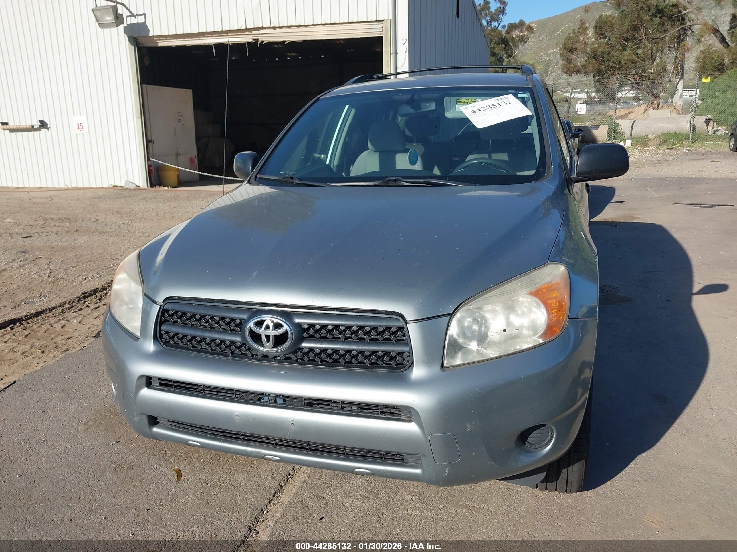 TOYOTA RAV4 image 6