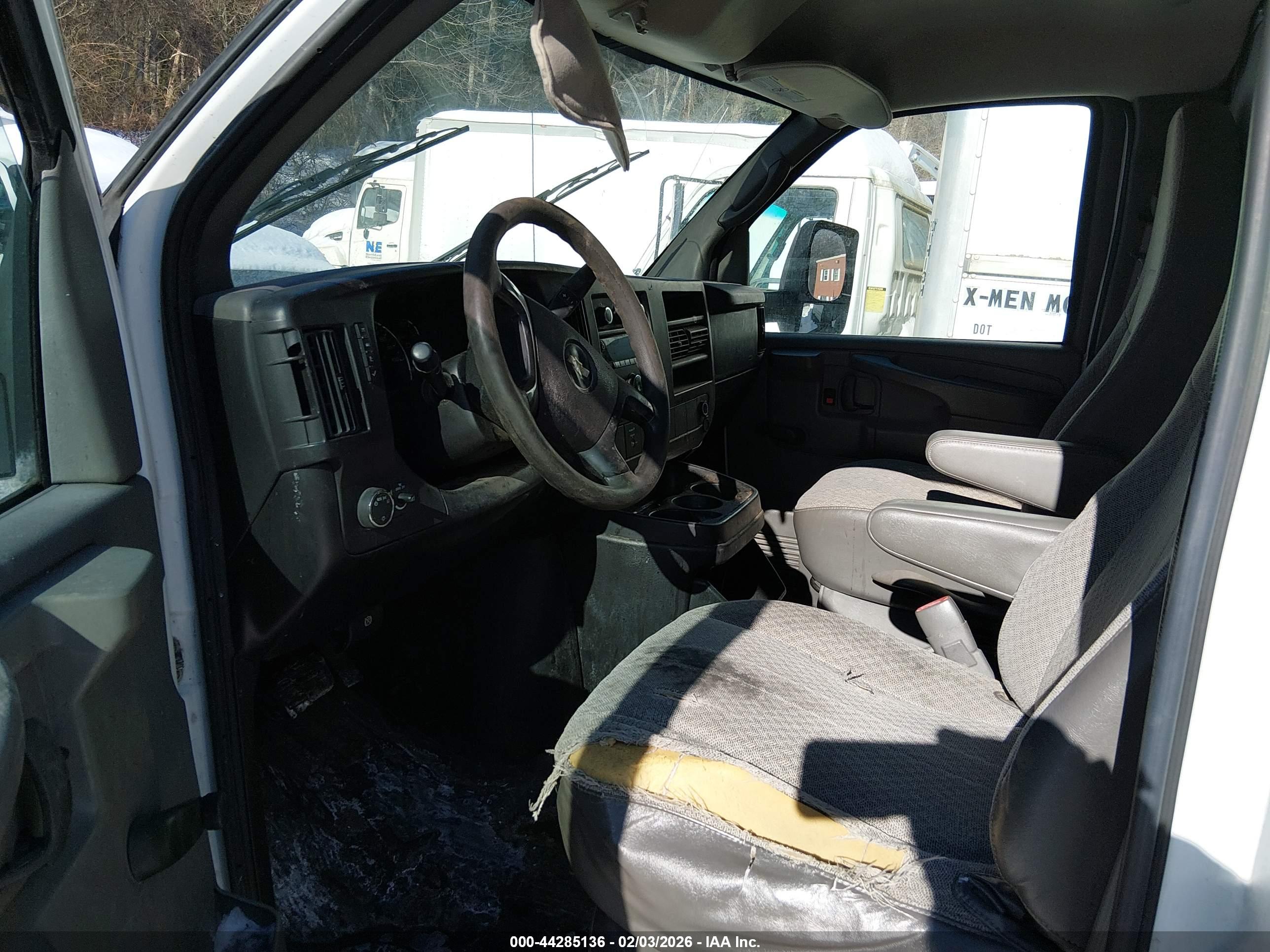CHEVROLET EXPRESS image 7