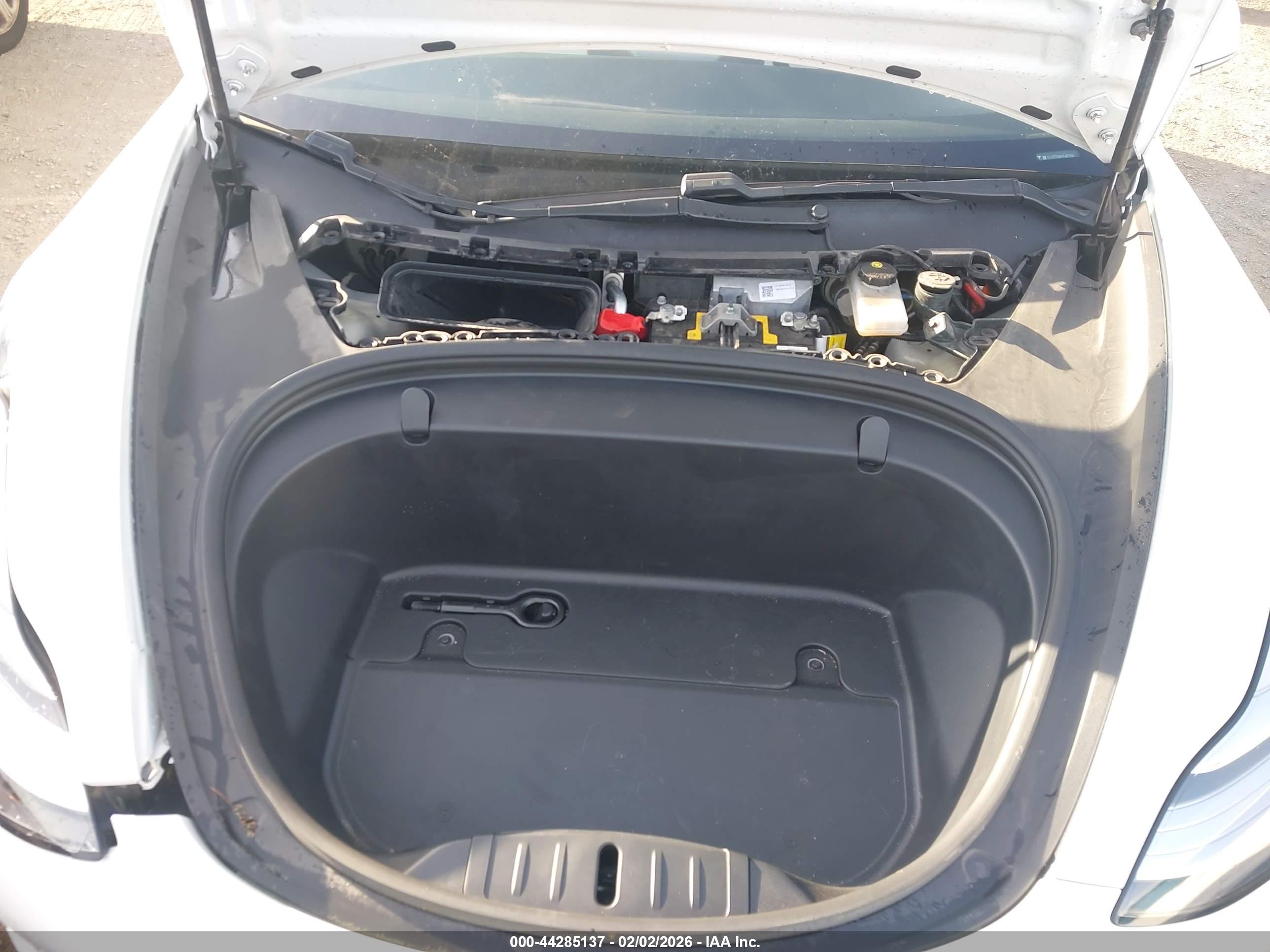 TESLA MODEL image 10