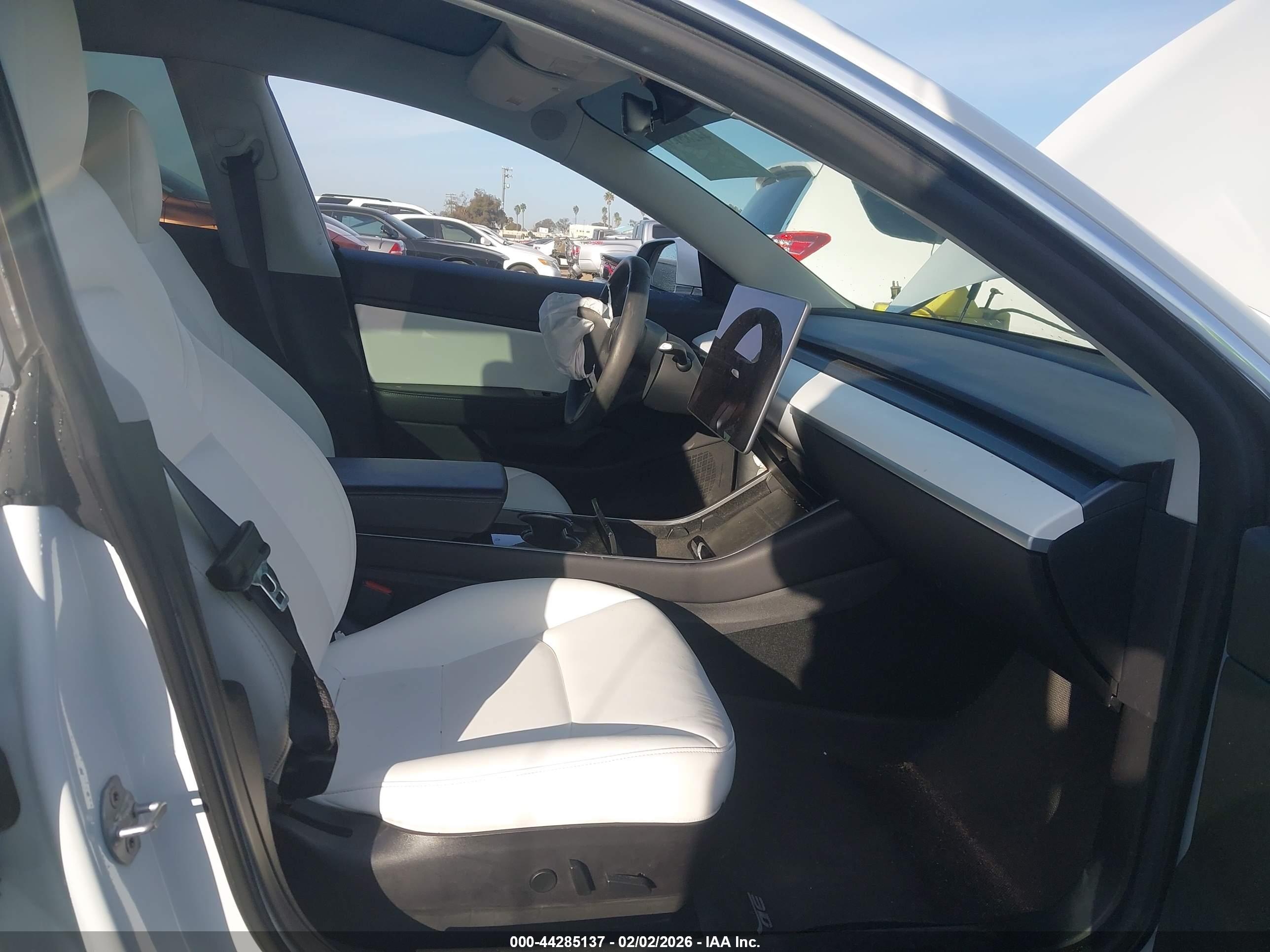 TESLA MODEL image 5