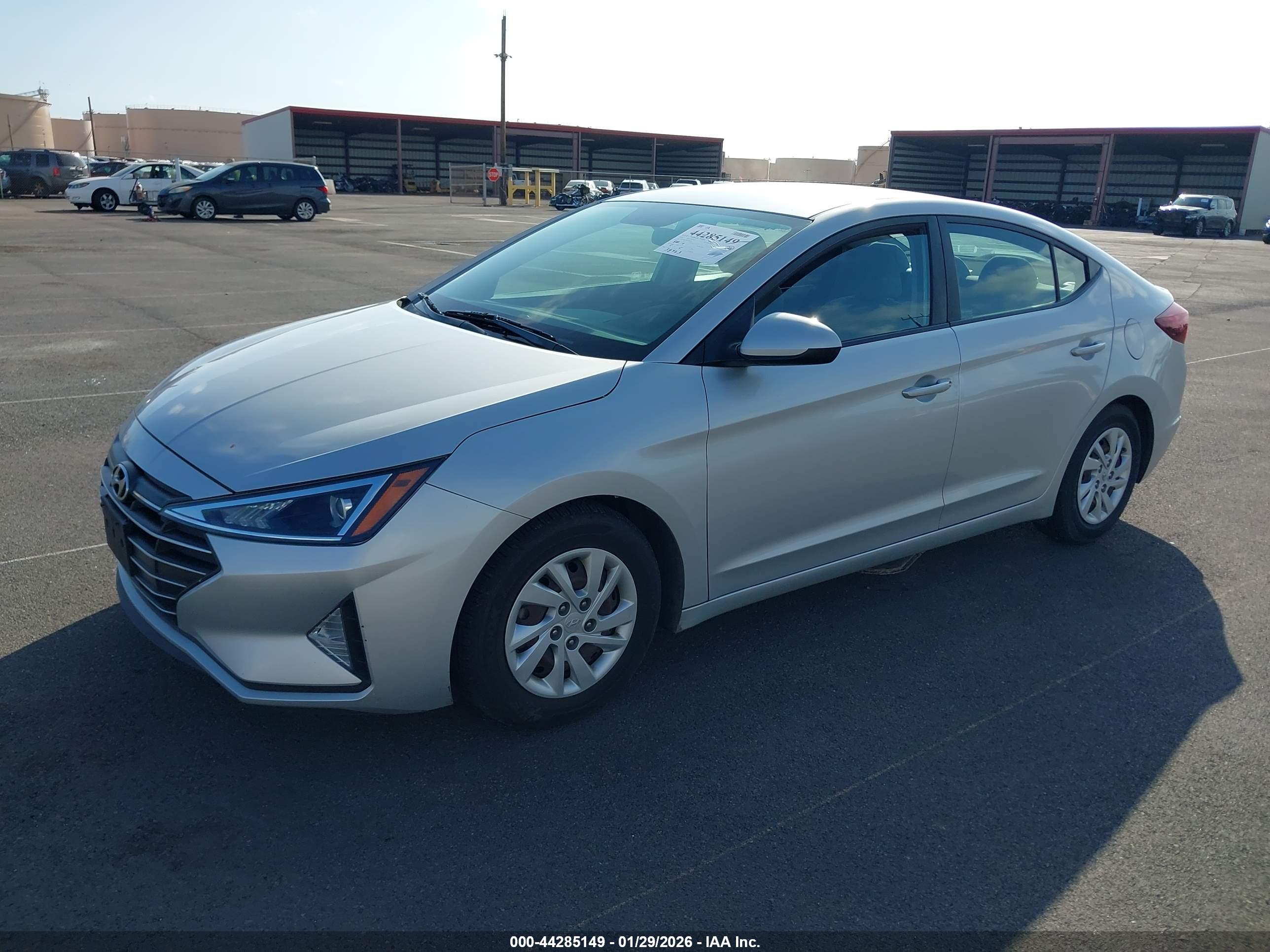 HYUNDAI ELANTRA image 2