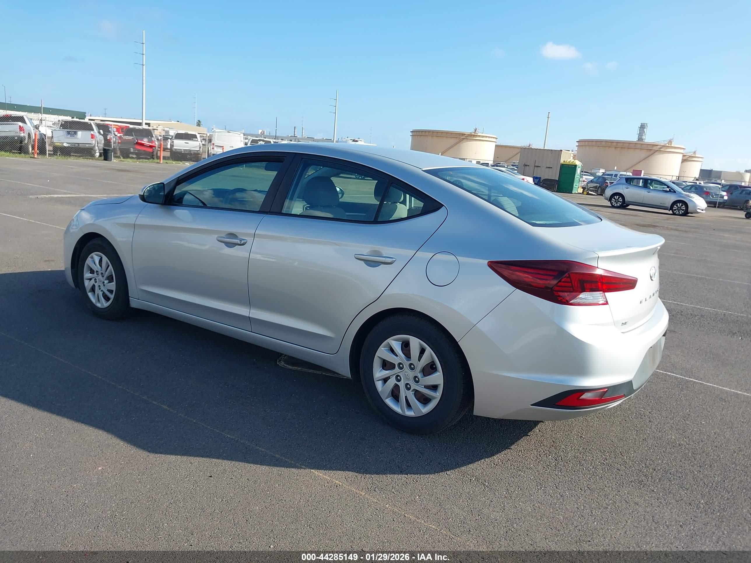 HYUNDAI ELANTRA image 3