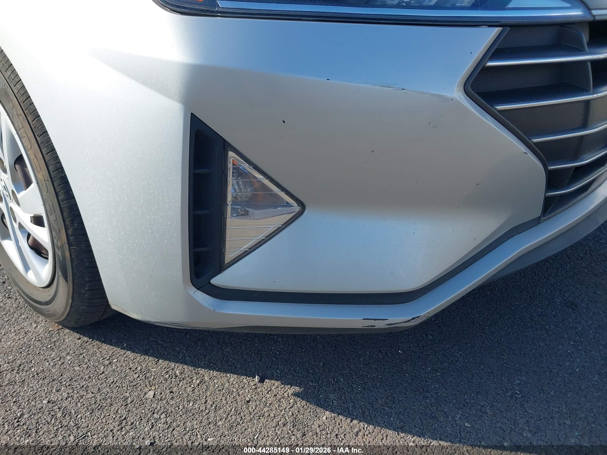 HYUNDAI ELANTRA image 6