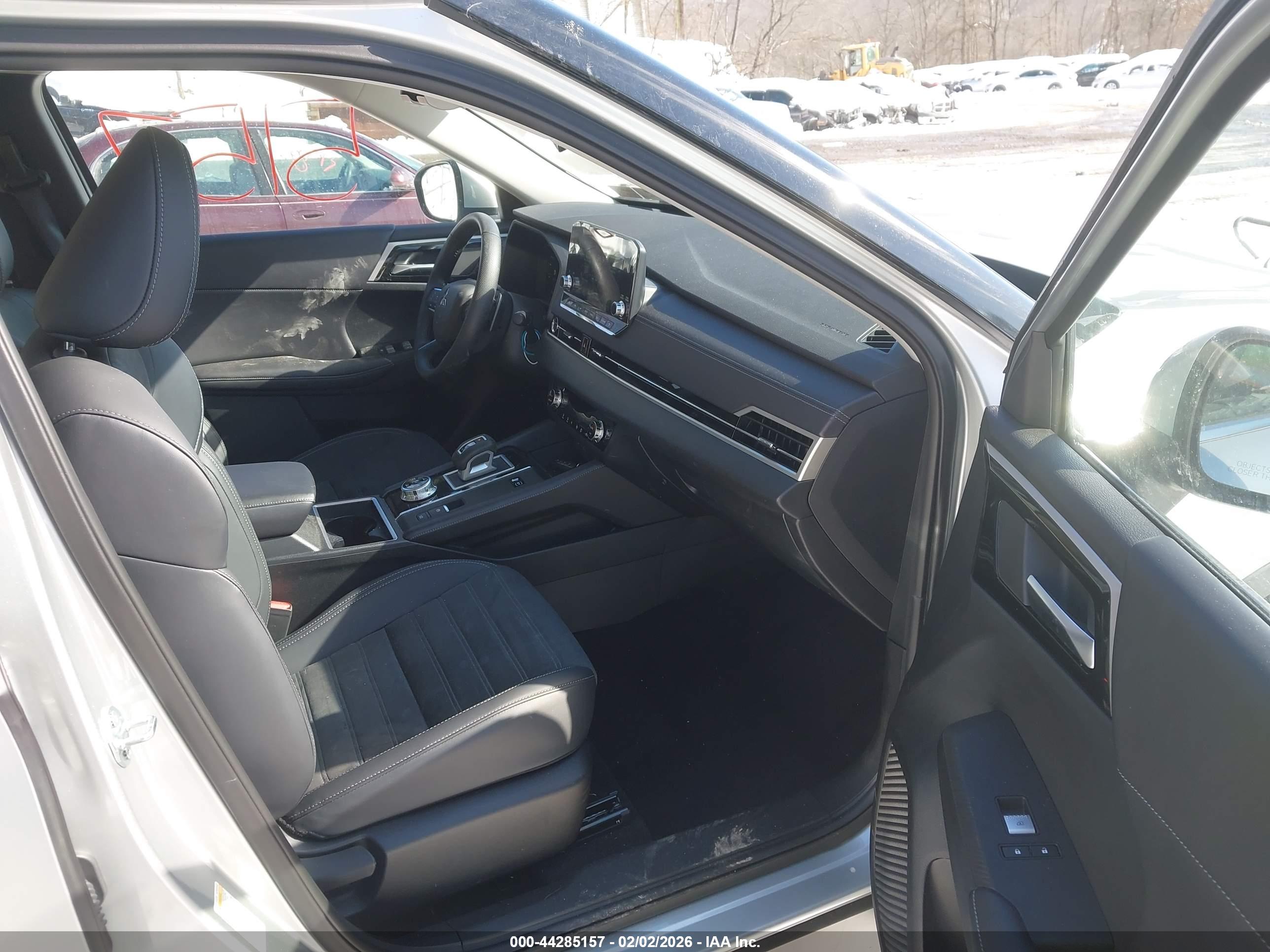 MITSUBISHI OUTLANDER image 5