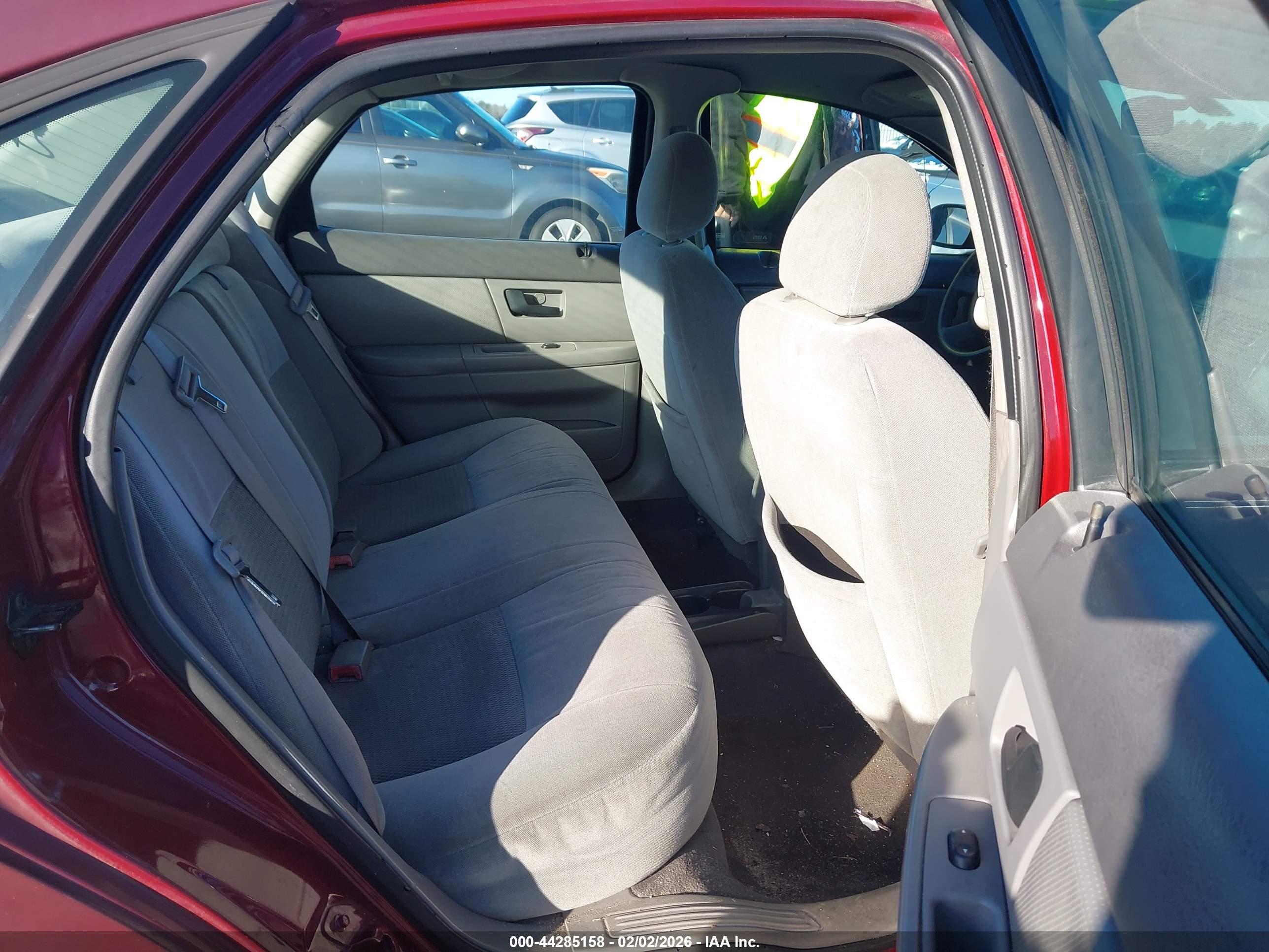 FORD TAURUS image 8