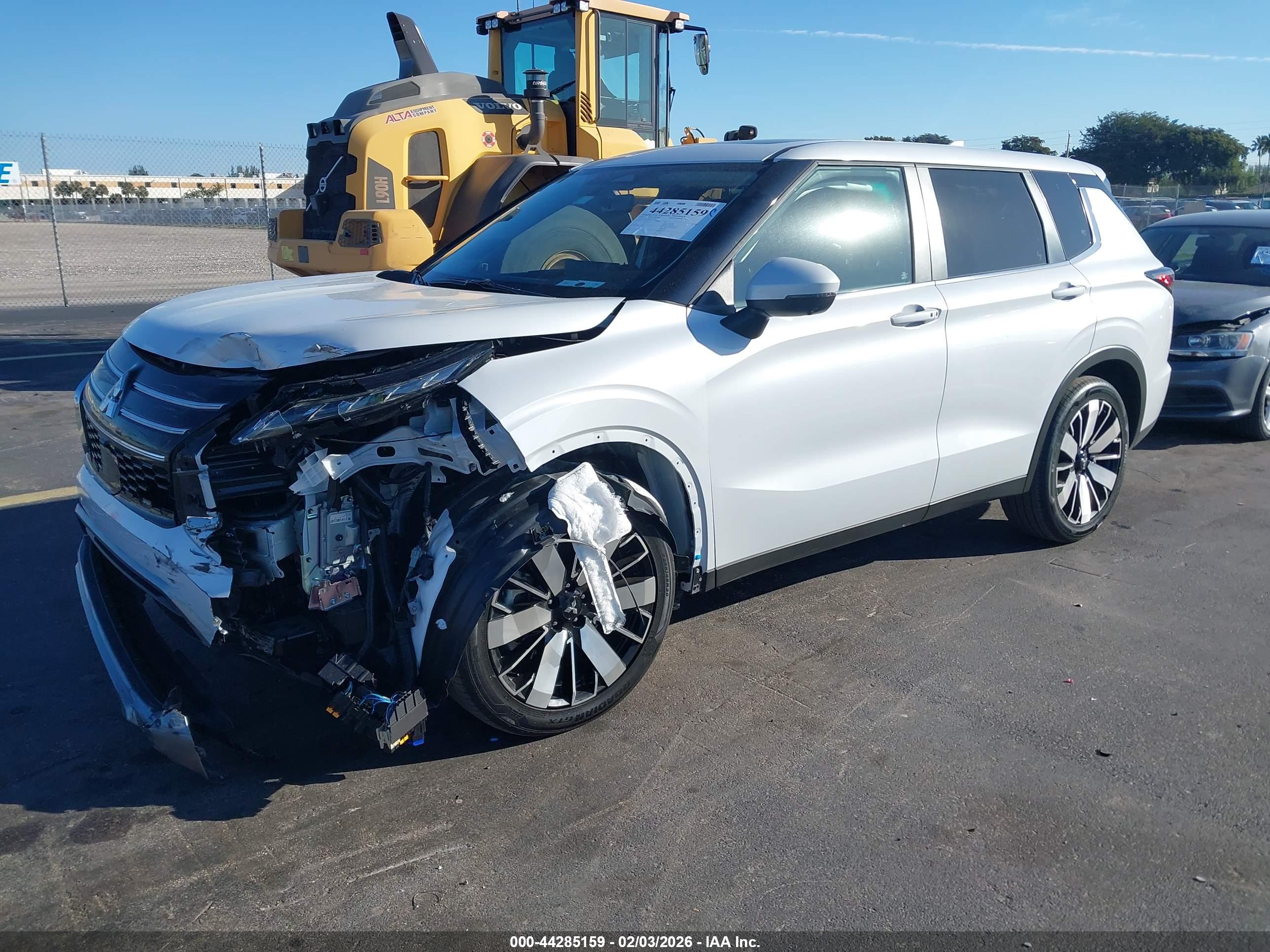 MITSUBISHI OUTLANDER image 2