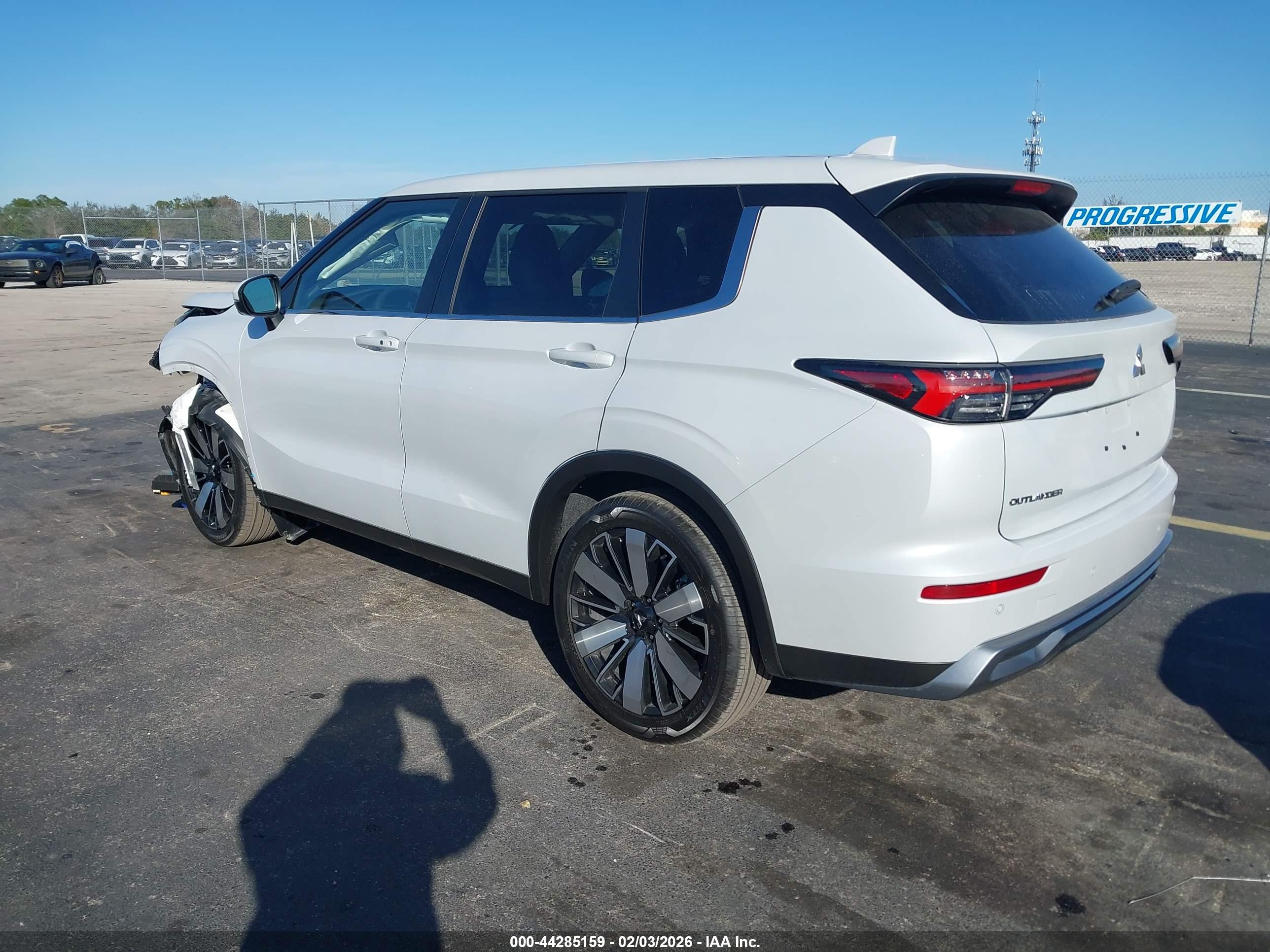 MITSUBISHI OUTLANDER image 3