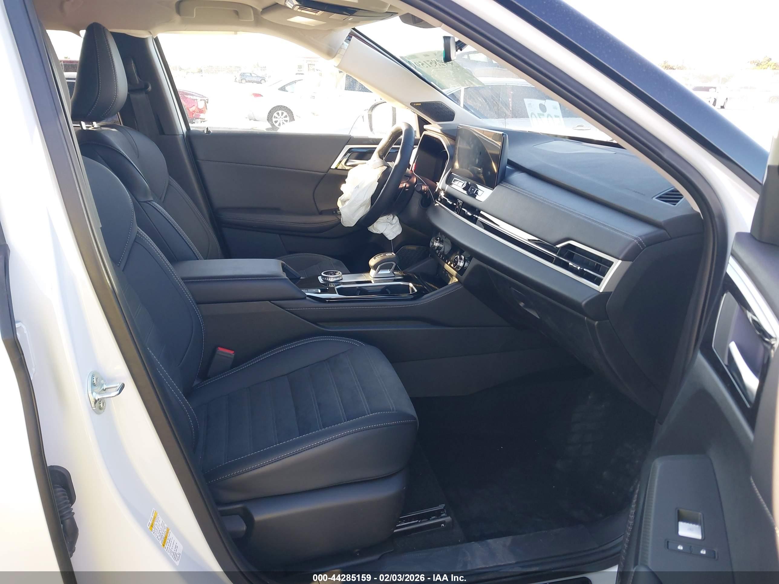 MITSUBISHI OUTLANDER image 5