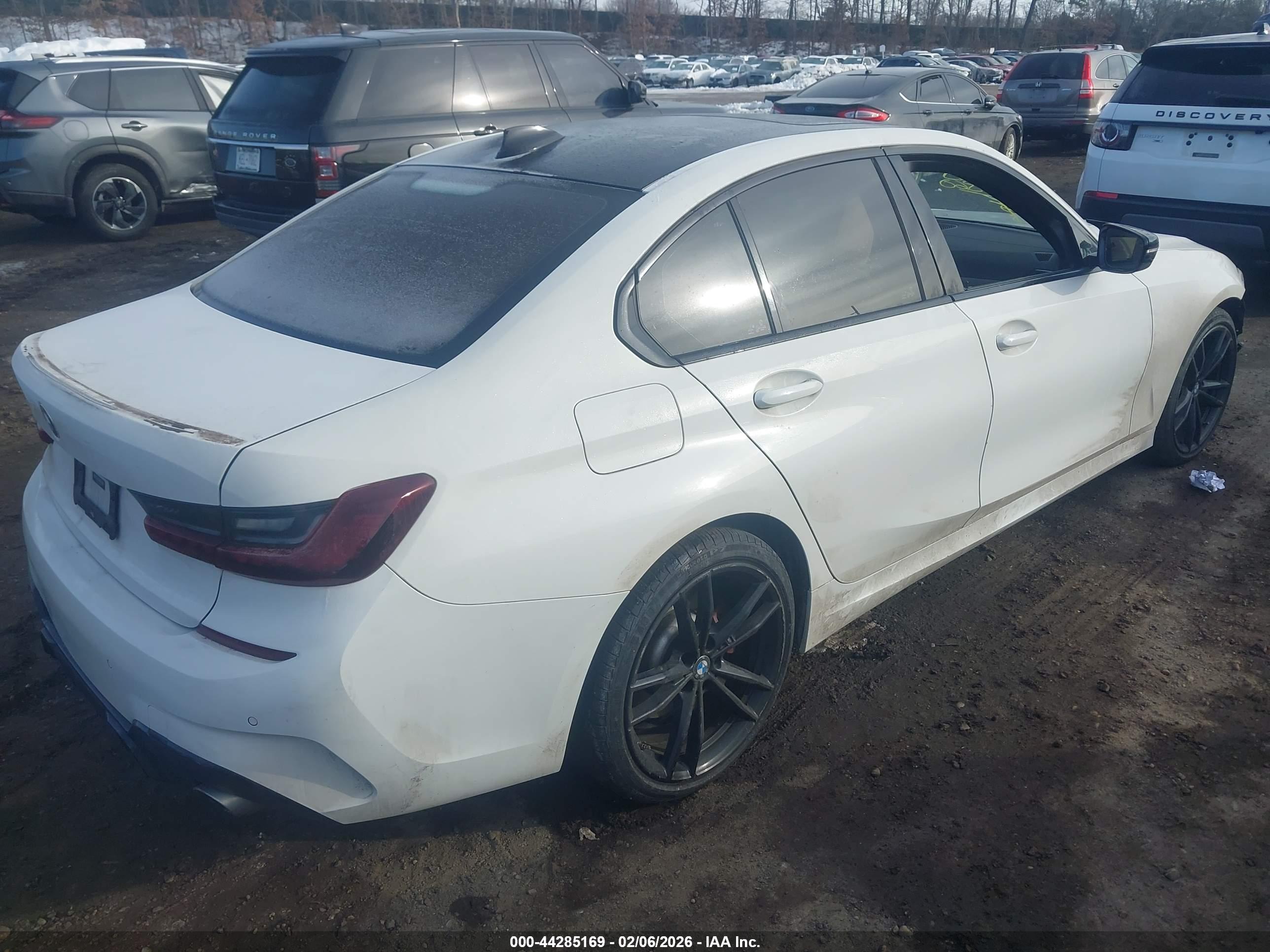 BMW 330I image 4